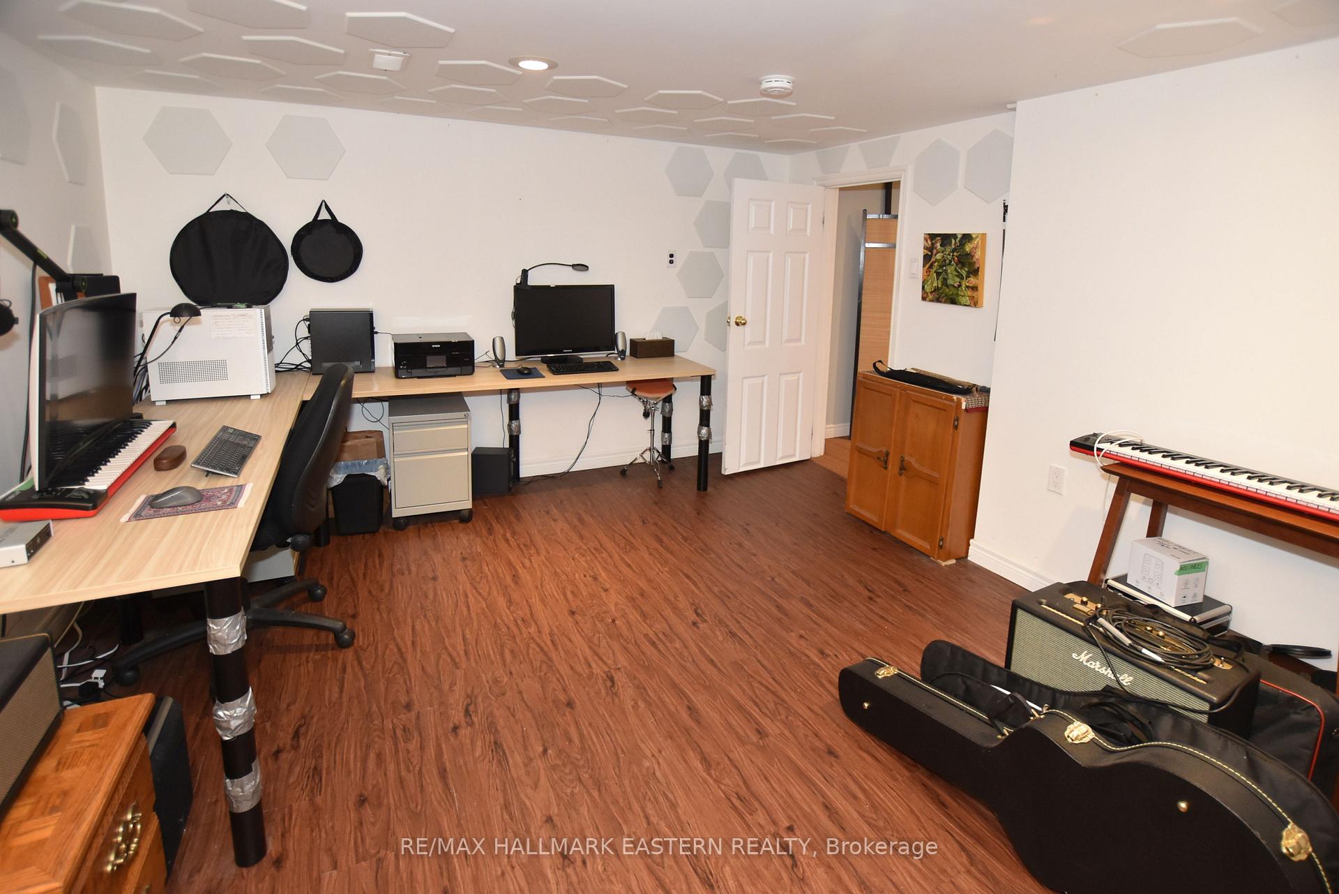 Photo 14 of 819 Rishor Crescent, Peterborough, Northcrest Ward 5 — HOMEH
