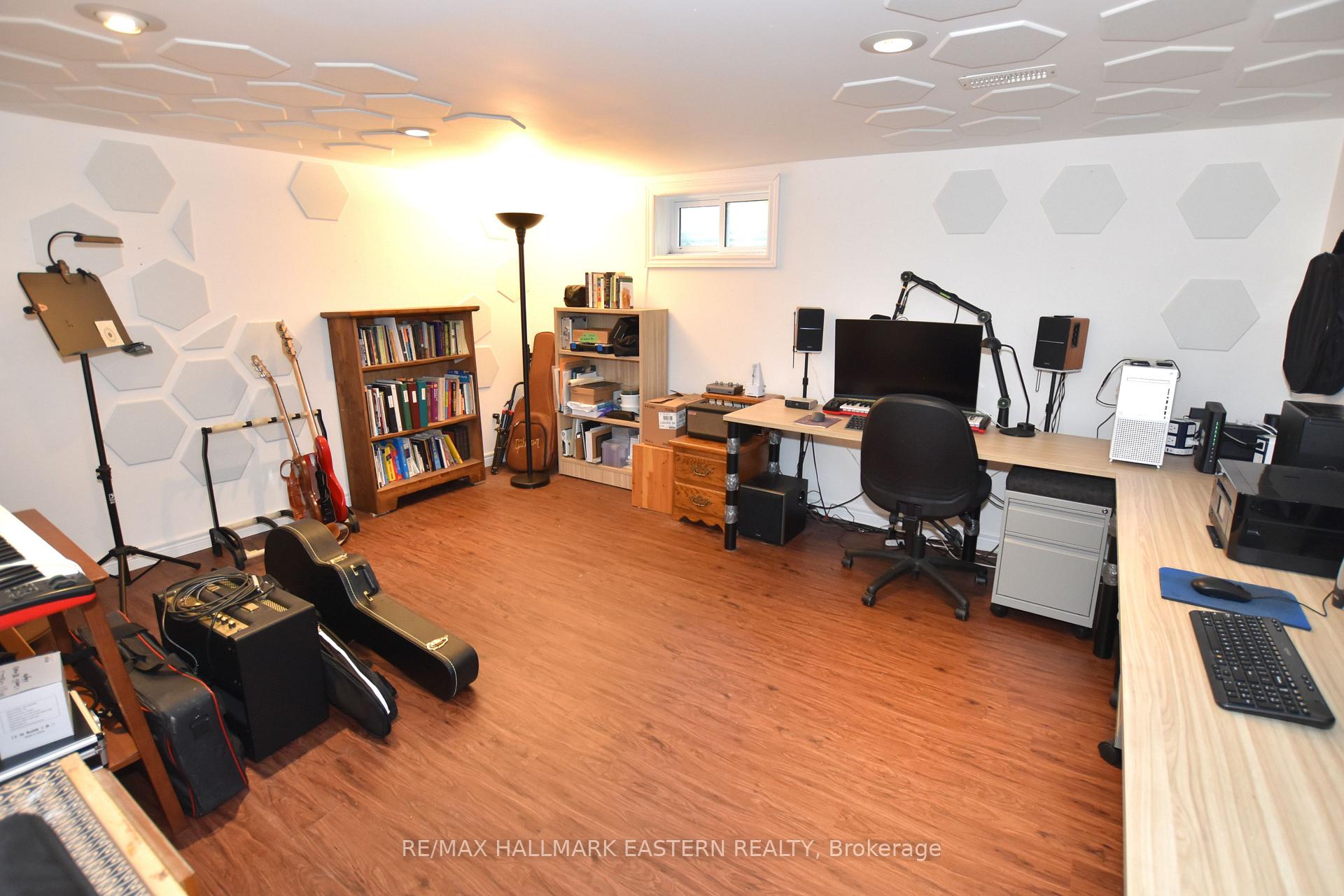 Photo 15 of 819 Rishor Crescent, Peterborough, Northcrest Ward 5 — HOMEH