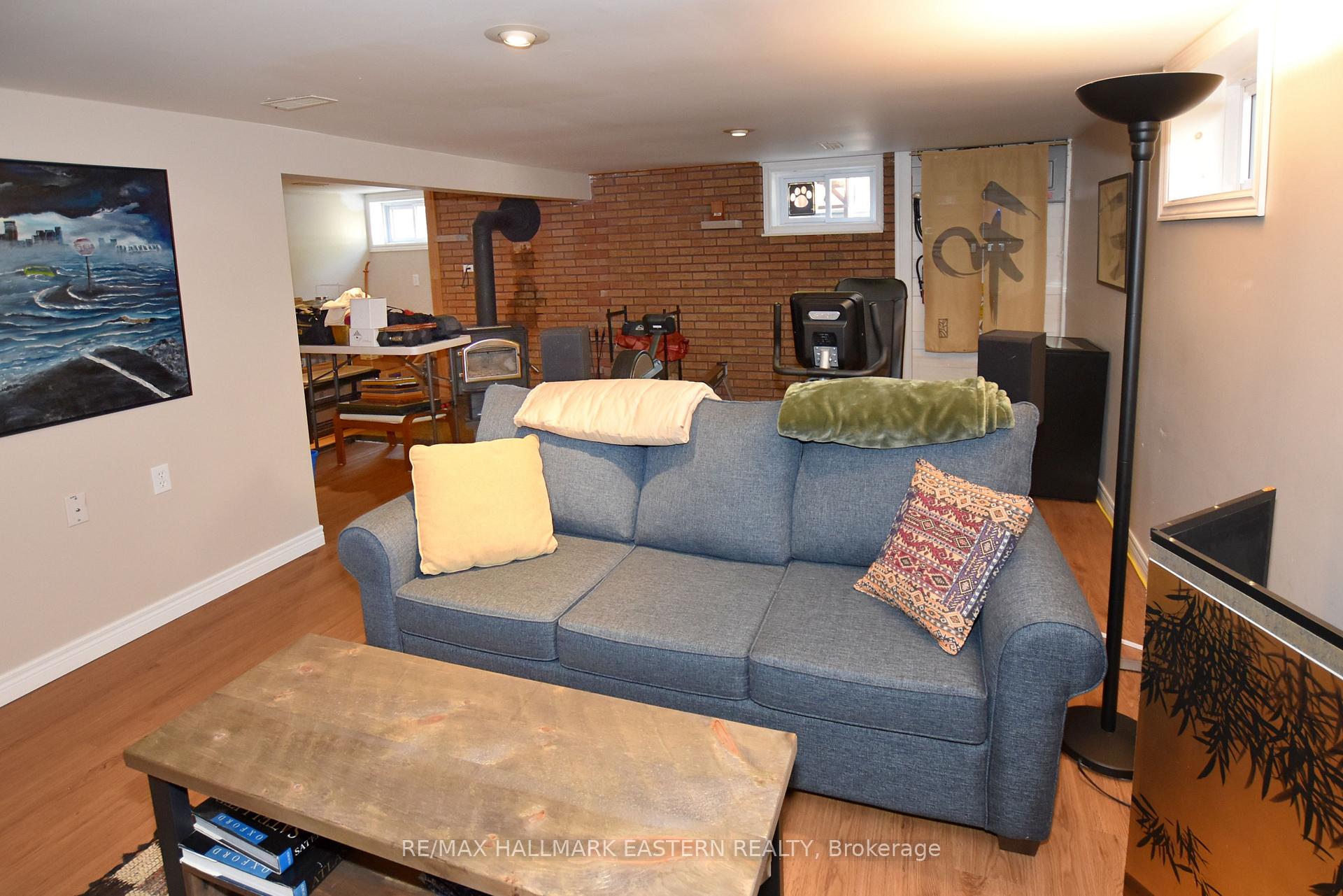 Photo 17 of 819 Rishor Crescent, Peterborough, Northcrest Ward 5 — HOMEH