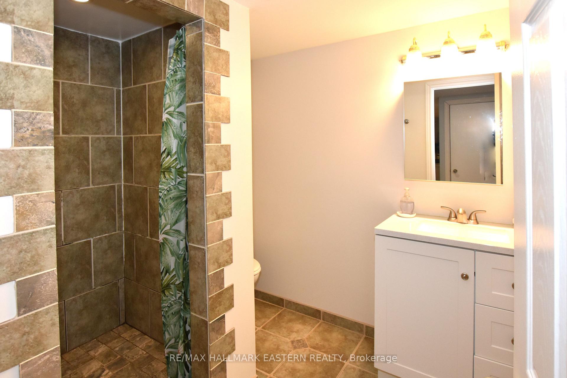 Photo 18 of 819 Rishor Crescent, Peterborough, Northcrest Ward 5 — HOMEH