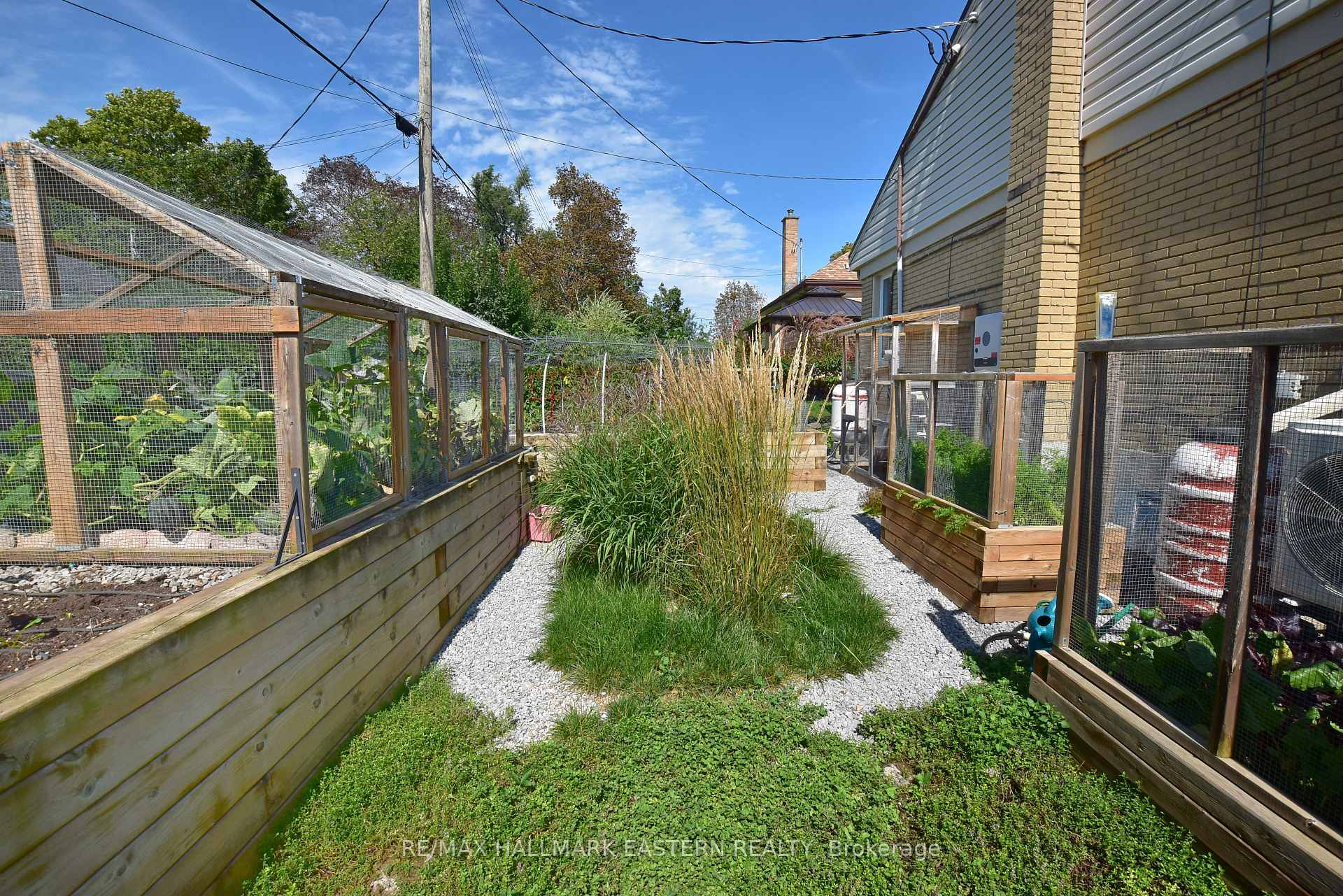 Photo 21 of 819 Rishor Crescent, Peterborough, Northcrest Ward 5 — HOMEH