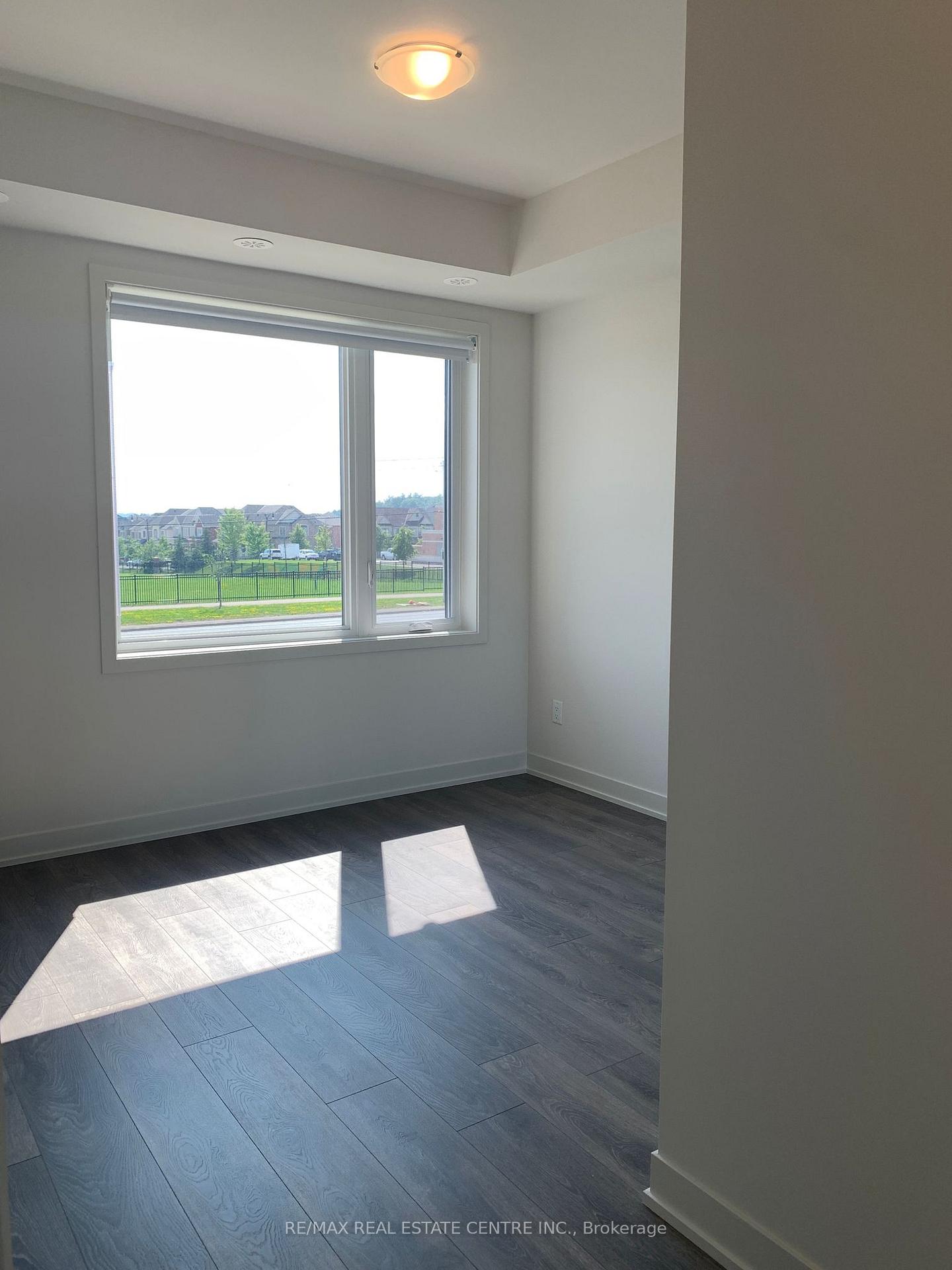 Photo 4 of Unit 209, 58 Sky Harbour Drive, Brampton, Bram West — HOMEH