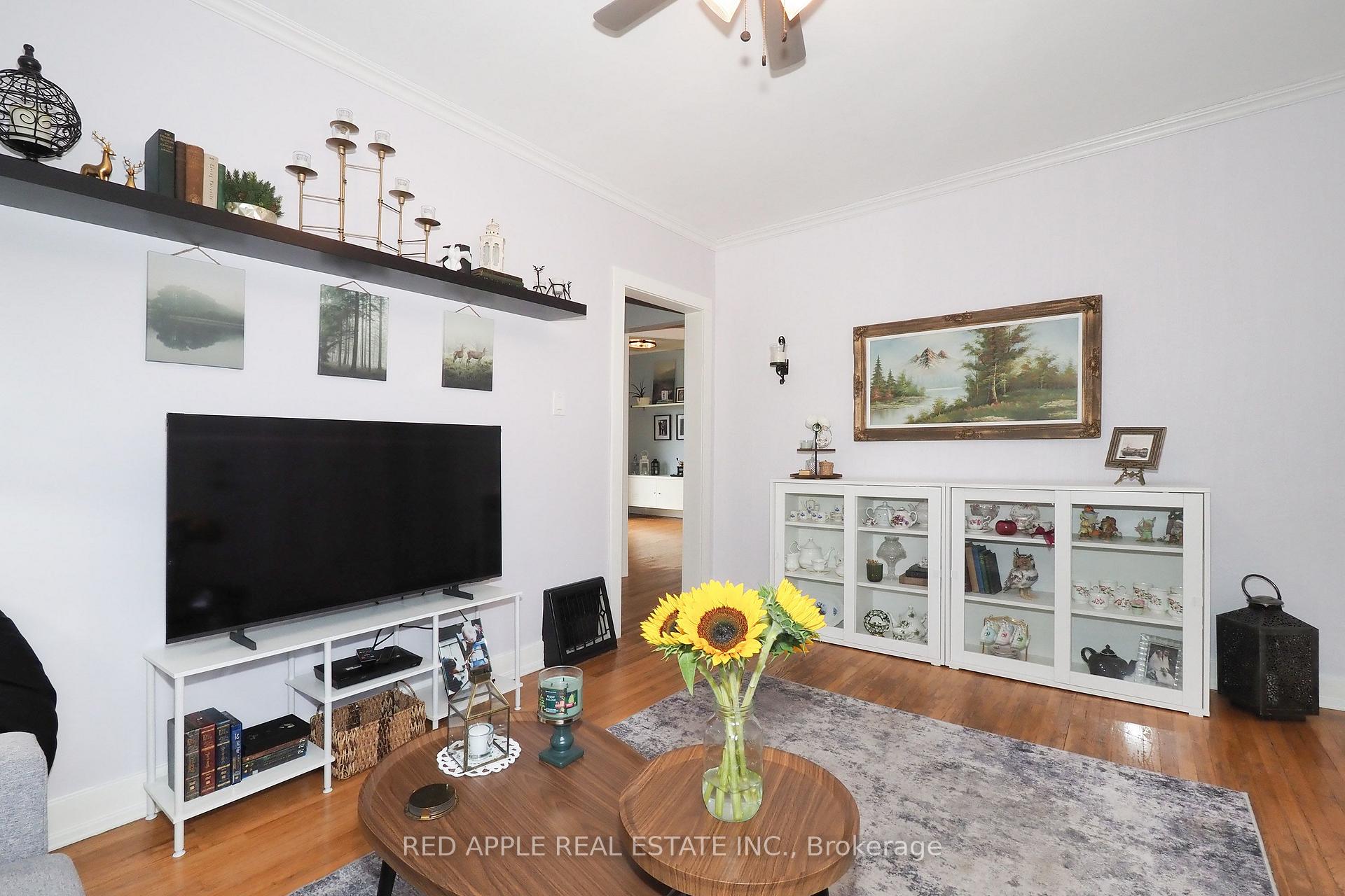 Photo 8 of 65 Elgin Street S, Cambridge, Alison — HOMEH