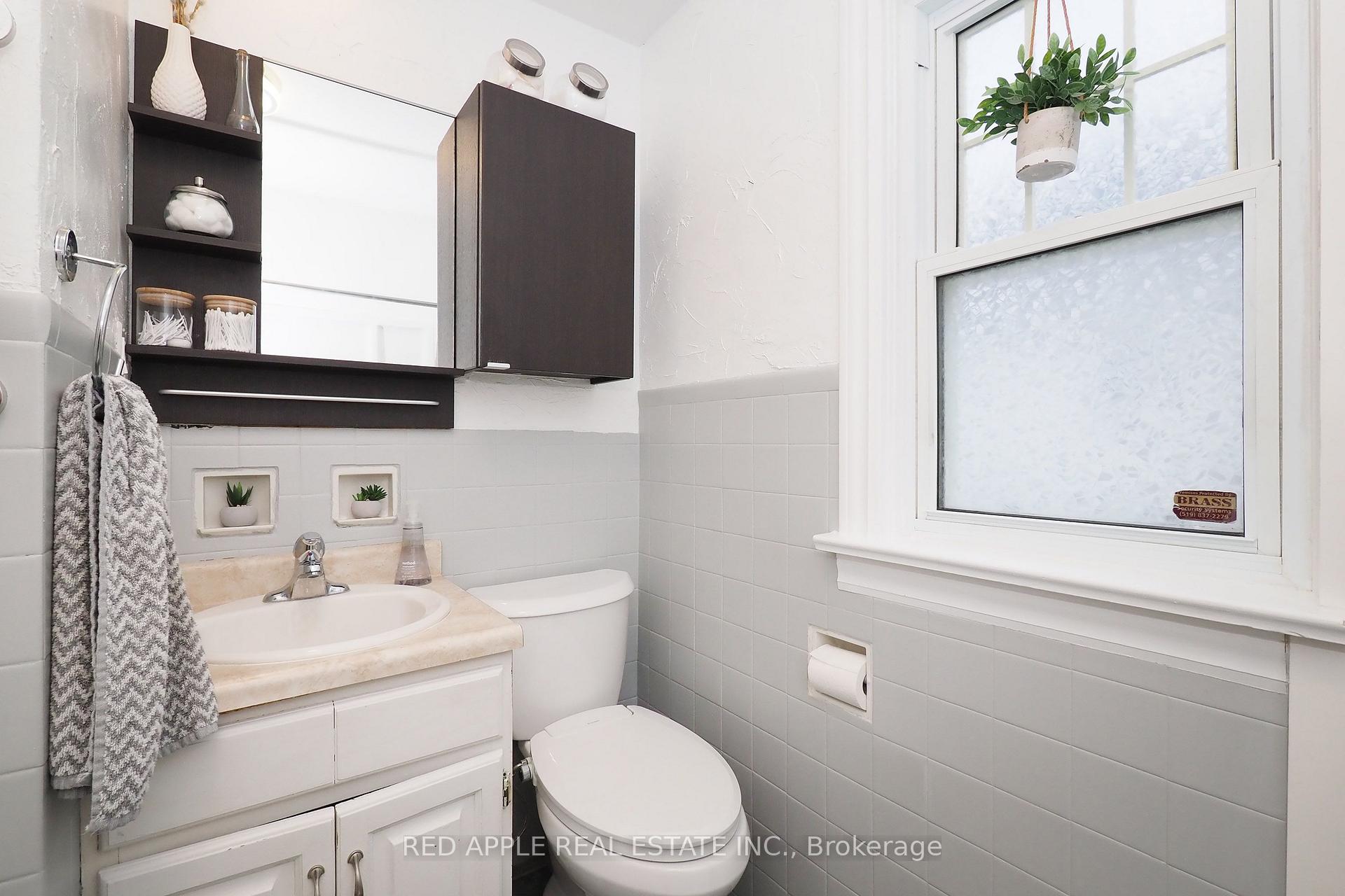 Photo 19 of 65 Elgin Street S, Cambridge, Alison — HOMEH