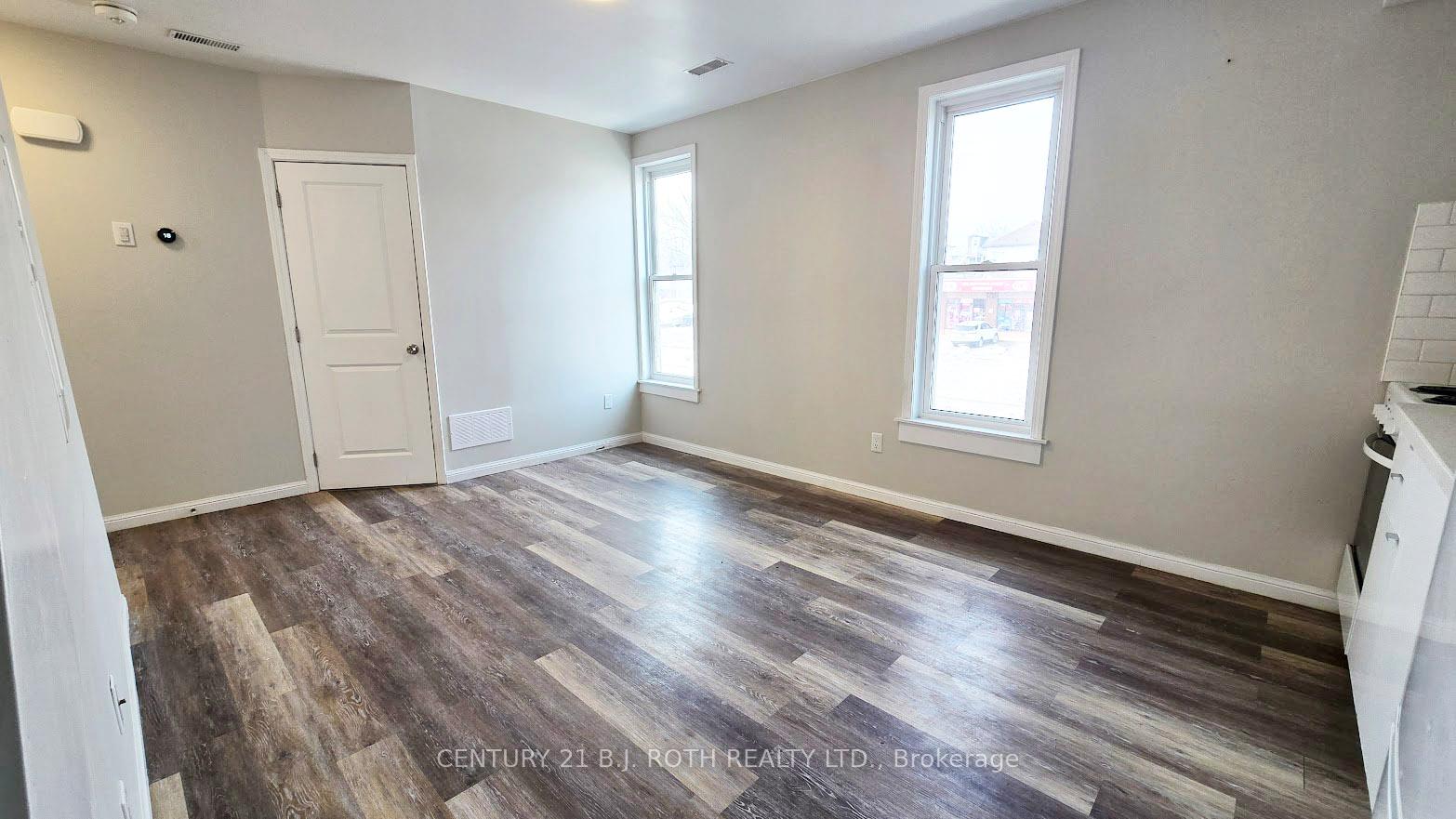 Photo 5 of Unit 4, 44 Front Street S, Orillia — HOMEH