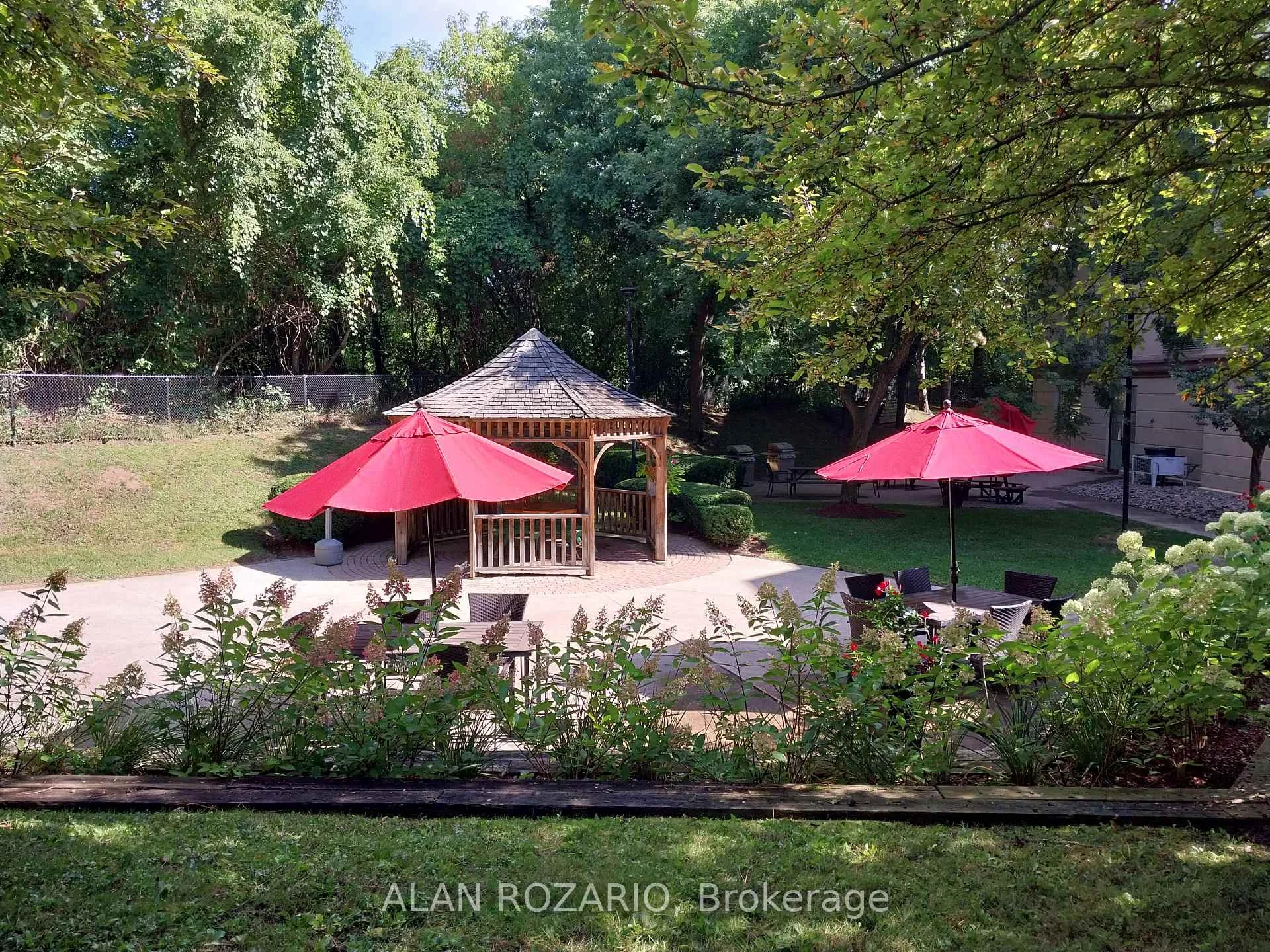 Photo 5 of Unit 103, 8351 Mclaughlin Road S, Brampton, Brampton South — HOMEH