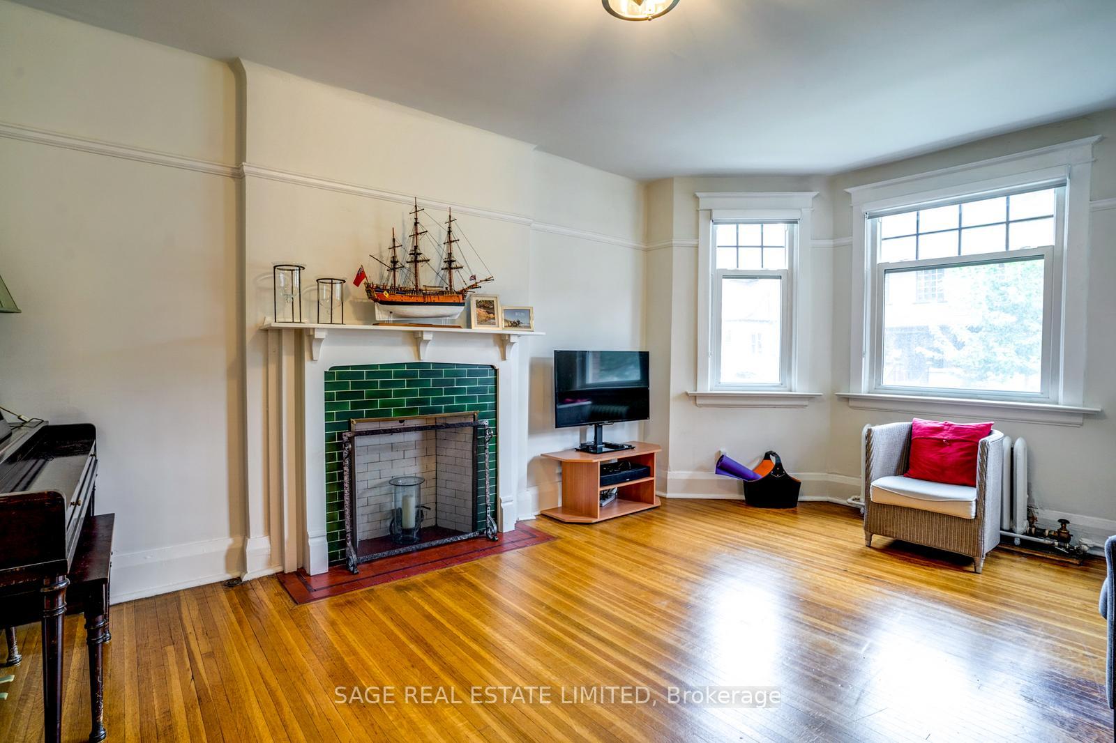 Photo 5 of Unit 8, 3 Lonsdale Road, Toronto, Yonge-St. Clair — HOMEH