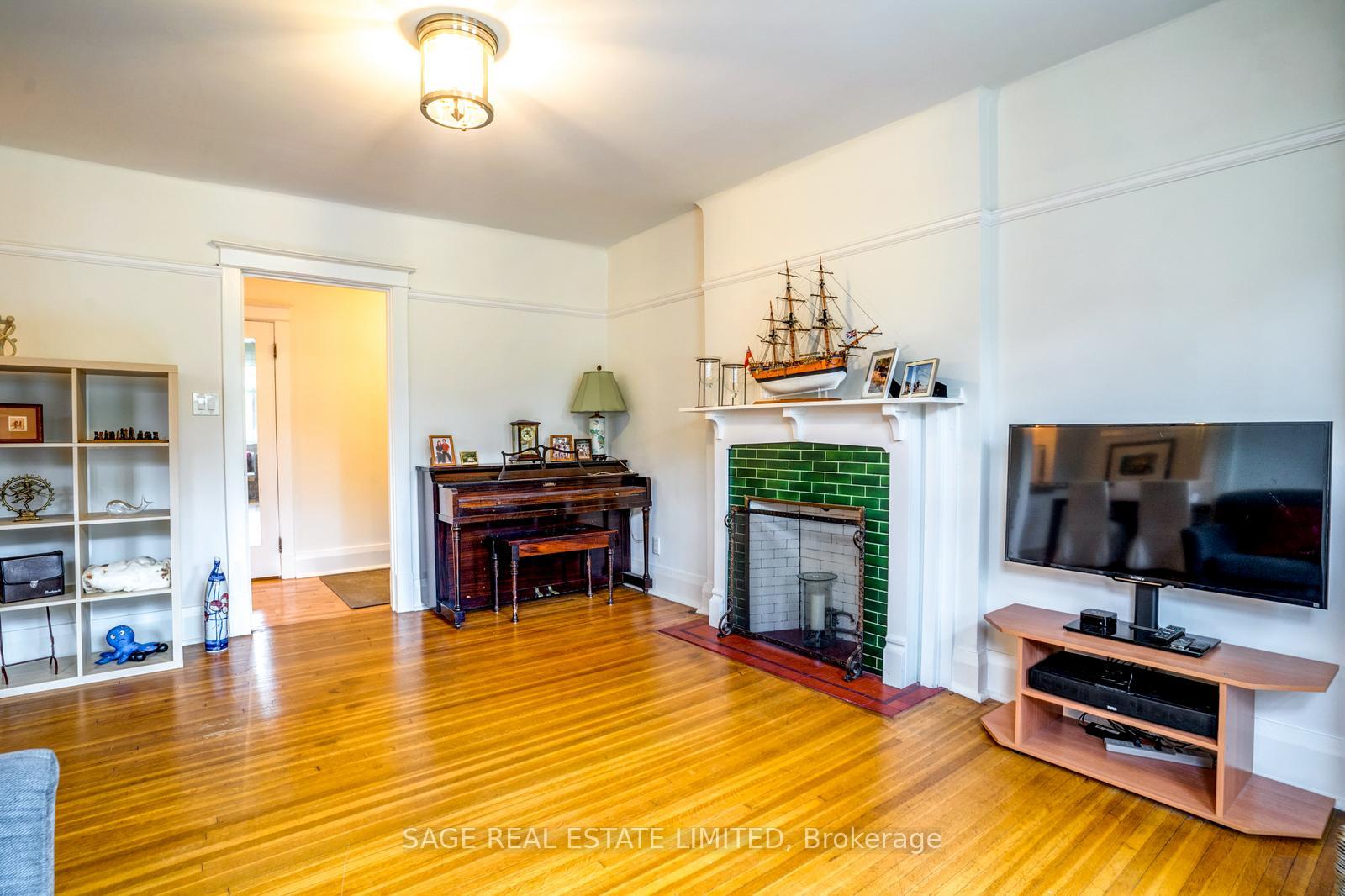 Photo 6 of Unit 8, 3 Lonsdale Road, Toronto, Yonge-St. Clair — HOMEH