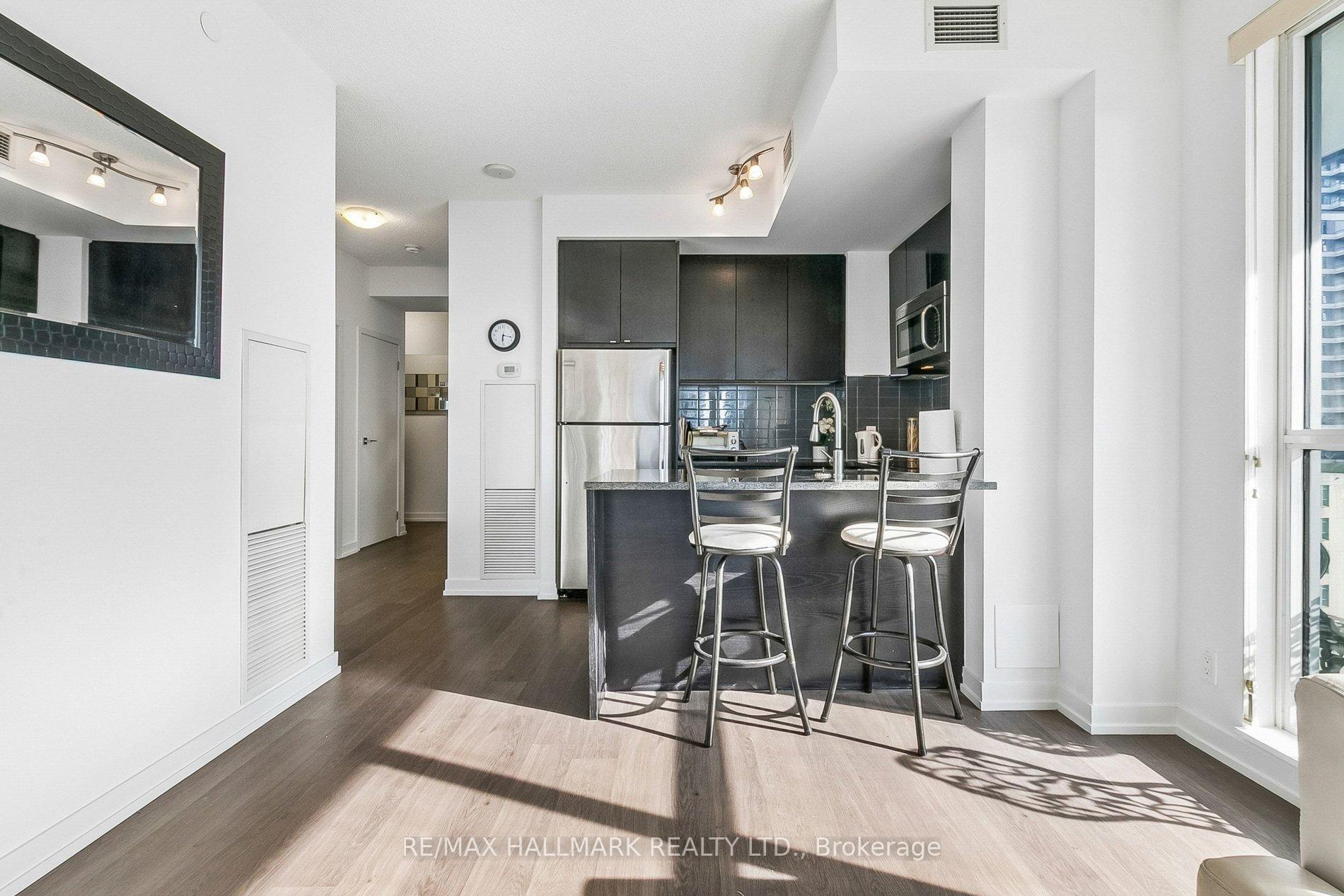 Photo 4 of Unit 1212, 98 Lillian Street, Toronto, Mount Pleasant West — HOMEH