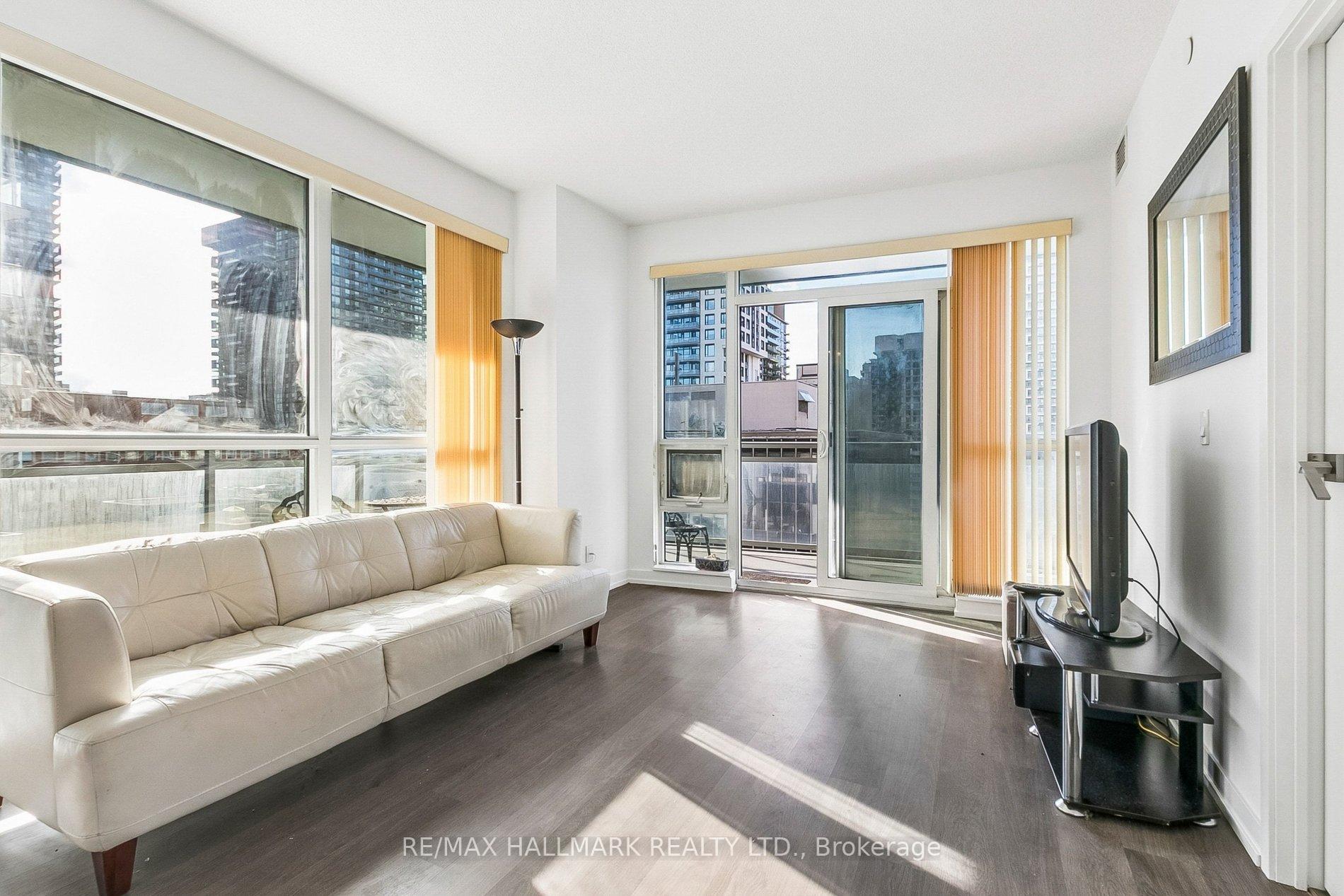 Photo 6 of Unit 1212, 98 Lillian Street, Toronto, Mount Pleasant West — HOMEH