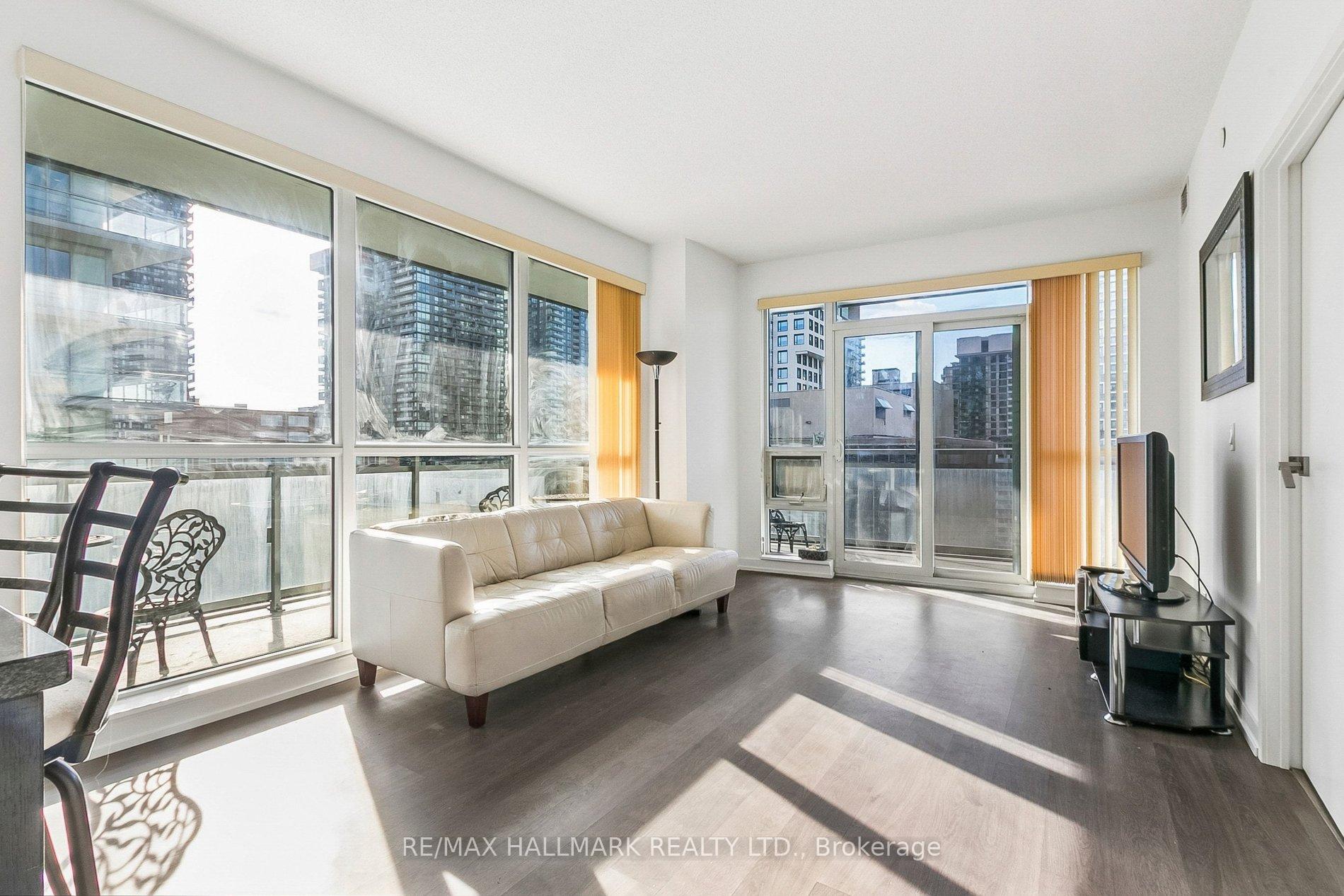 Photo 7 of Unit 1212, 98 Lillian Street, Toronto, Mount Pleasant West — HOMEH