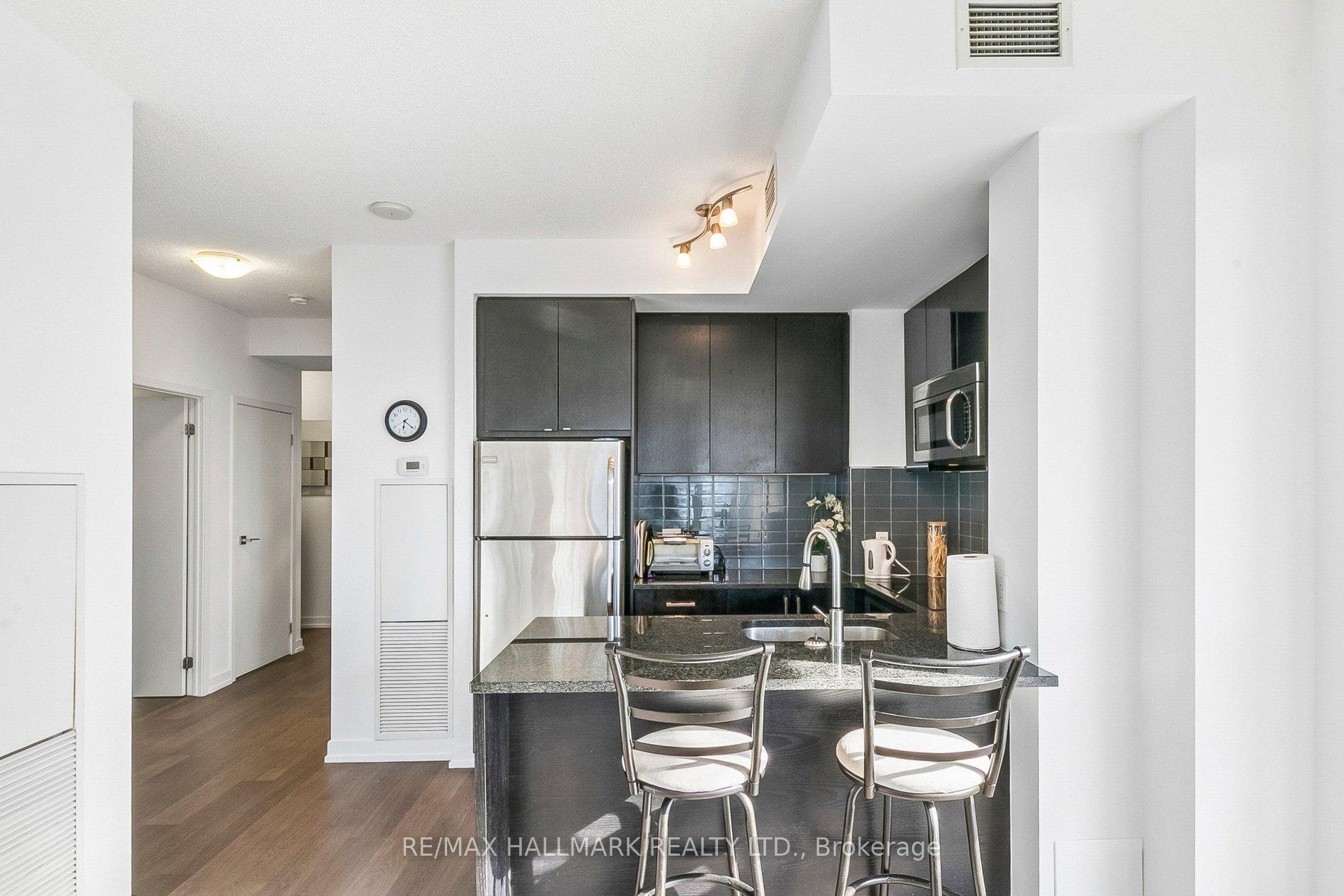 Photo 16 of Unit 1212, 98 Lillian Street, Toronto, Mount Pleasant West — HOMEH