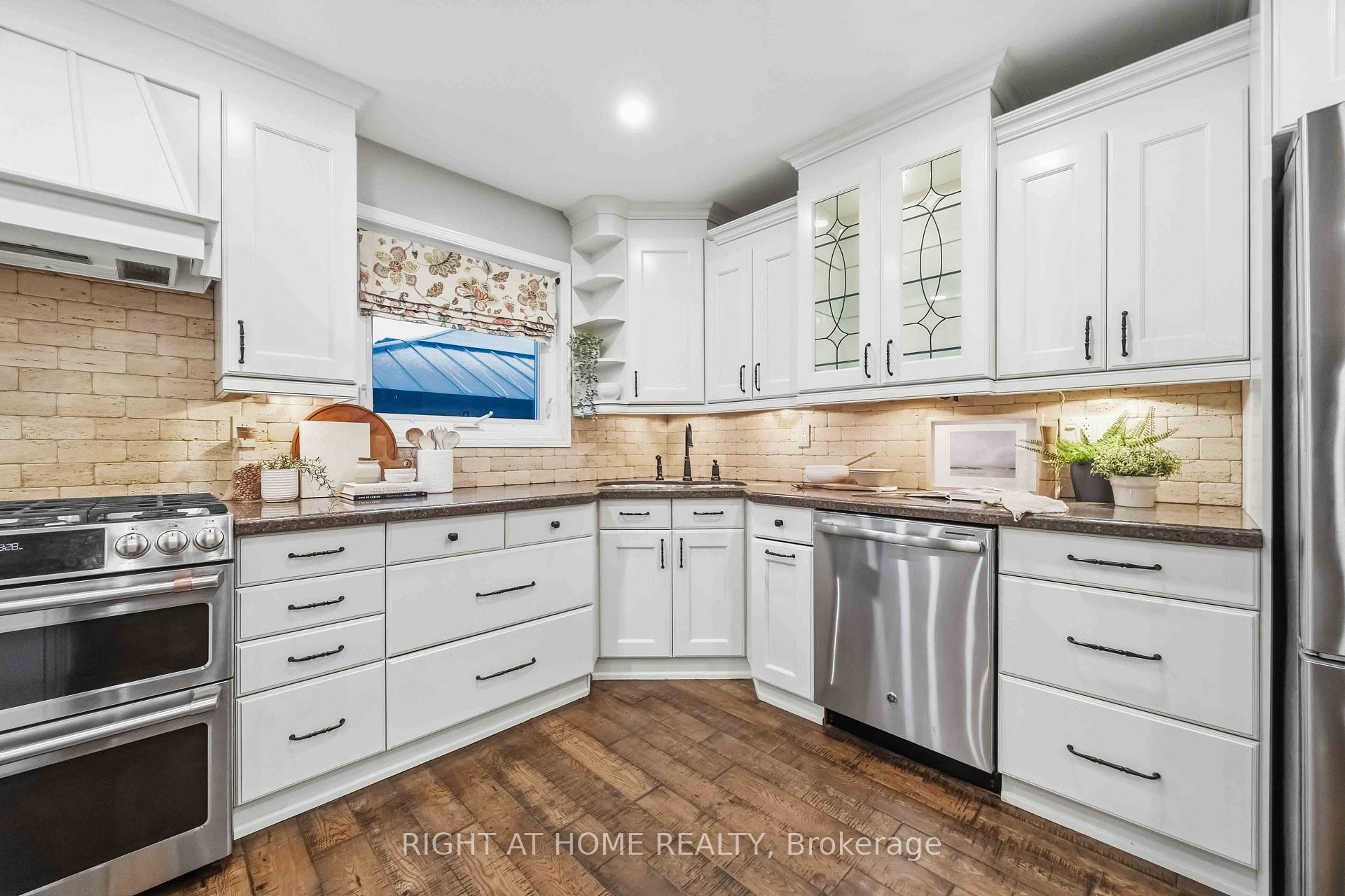 Photo 10 of 57 Morning Glory Crescent, Whitby, Rolling Acres — HOMEH