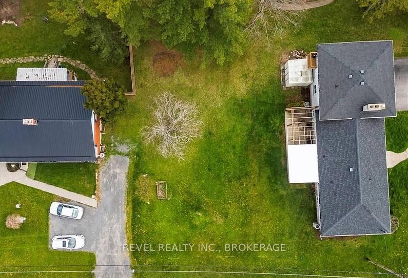 Photo 2 of 5 Manitou Crescent, Loyalist, Amherstview — HOMEH