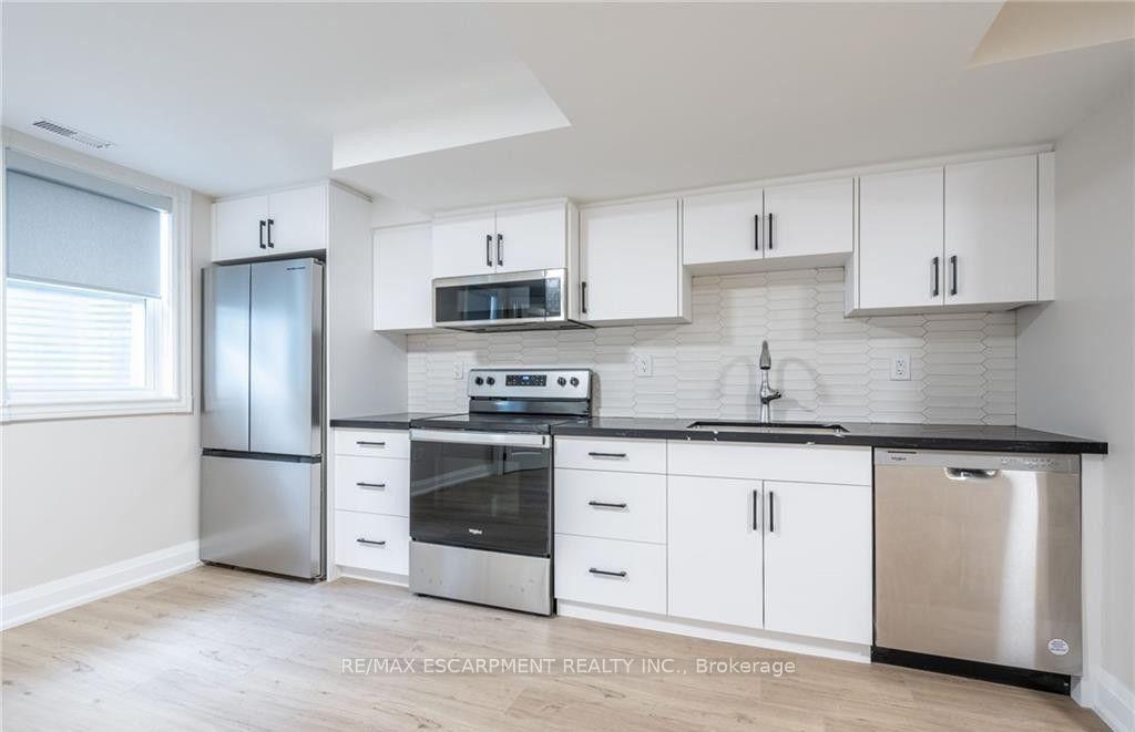 Photo 2 of Unit D, 80 Irene Avenue, Hamilton, Stoney Creek — HOMEH