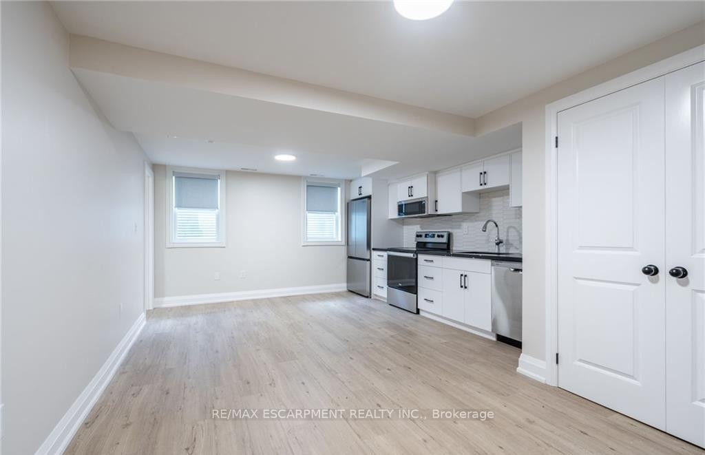 Photo 3 of Unit D, 80 Irene Avenue, Hamilton, Stoney Creek — HOMEH