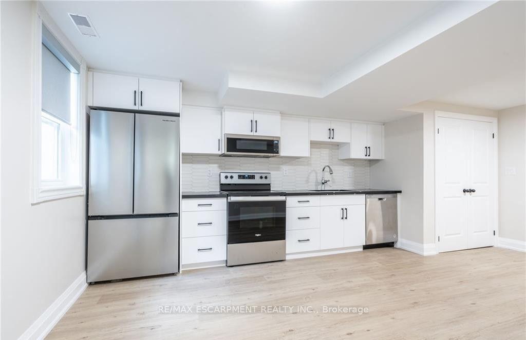 Photo 4 of Unit D, 80 Irene Avenue, Hamilton, Stoney Creek — HOMEH