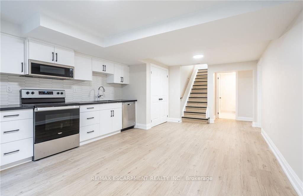 Photo 5 of Unit D, 80 Irene Avenue, Hamilton, Stoney Creek — HOMEH