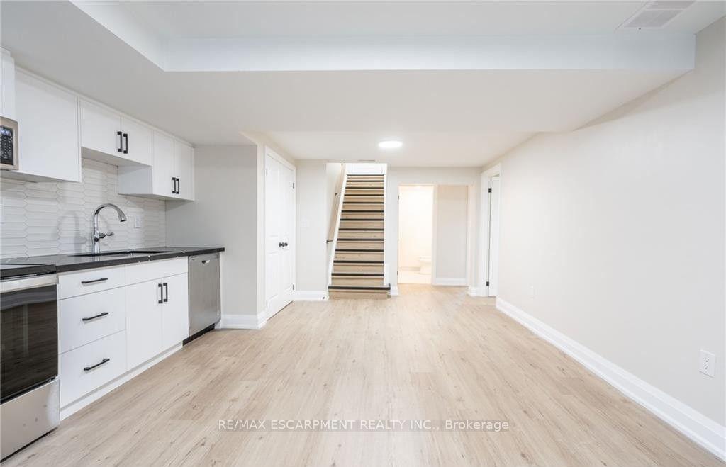 Photo 6 of Unit D, 80 Irene Avenue, Hamilton, Stoney Creek — HOMEH