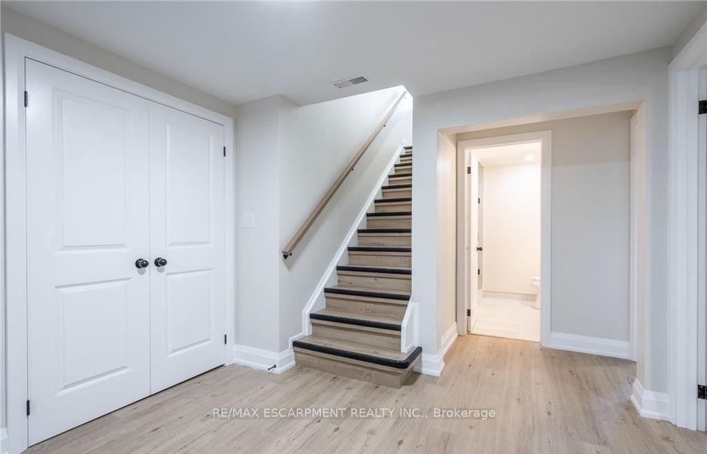 Photo 7 of Unit D, 80 Irene Avenue, Hamilton, Stoney Creek — HOMEH