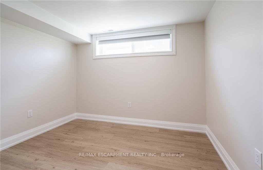Photo 8 of Unit D, 80 Irene Avenue, Hamilton, Stoney Creek — HOMEH