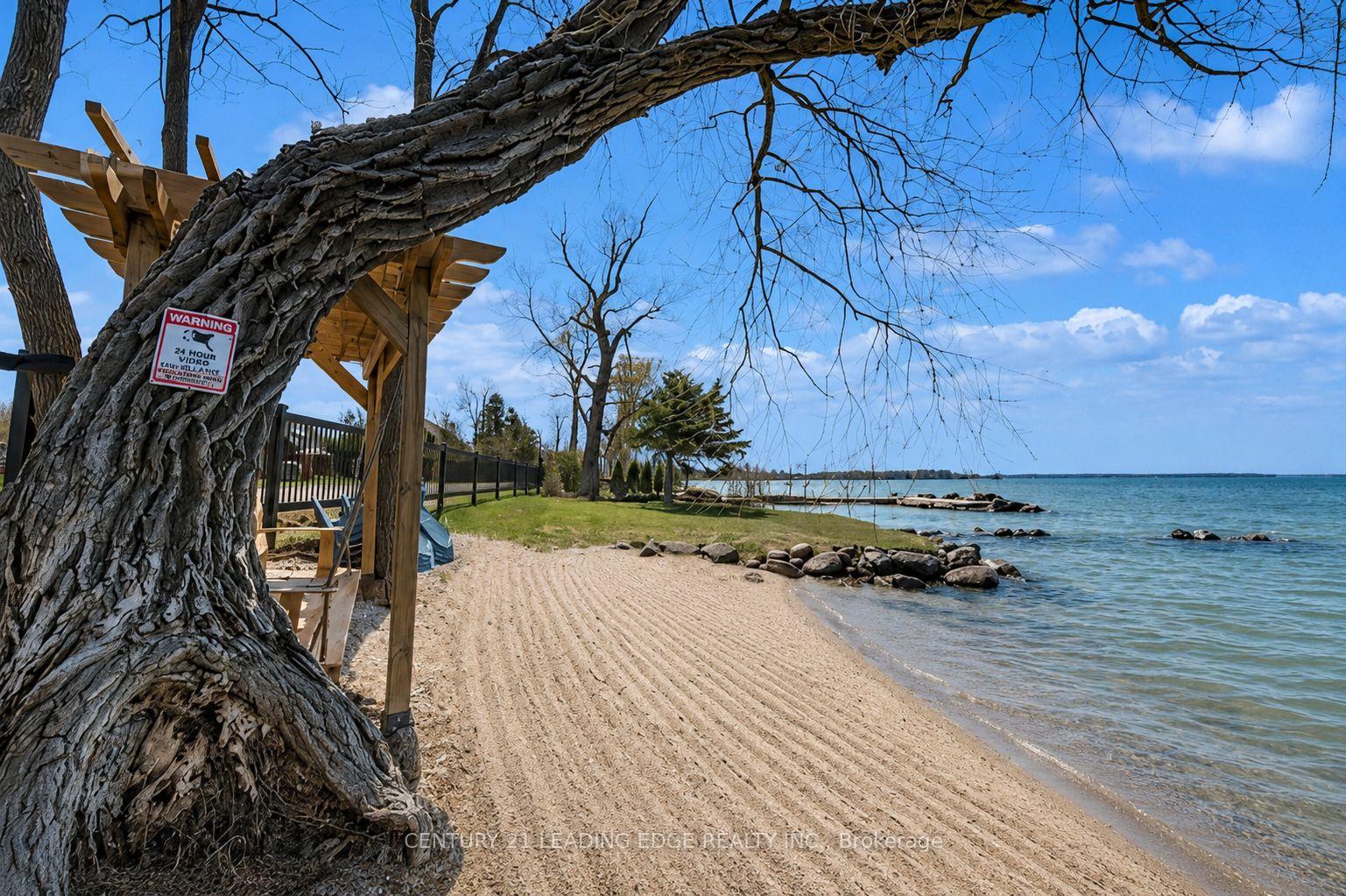 Photo 6 of 415 Lake Drive E, Georgina, Historic Lakeshore Communities — HOMEH