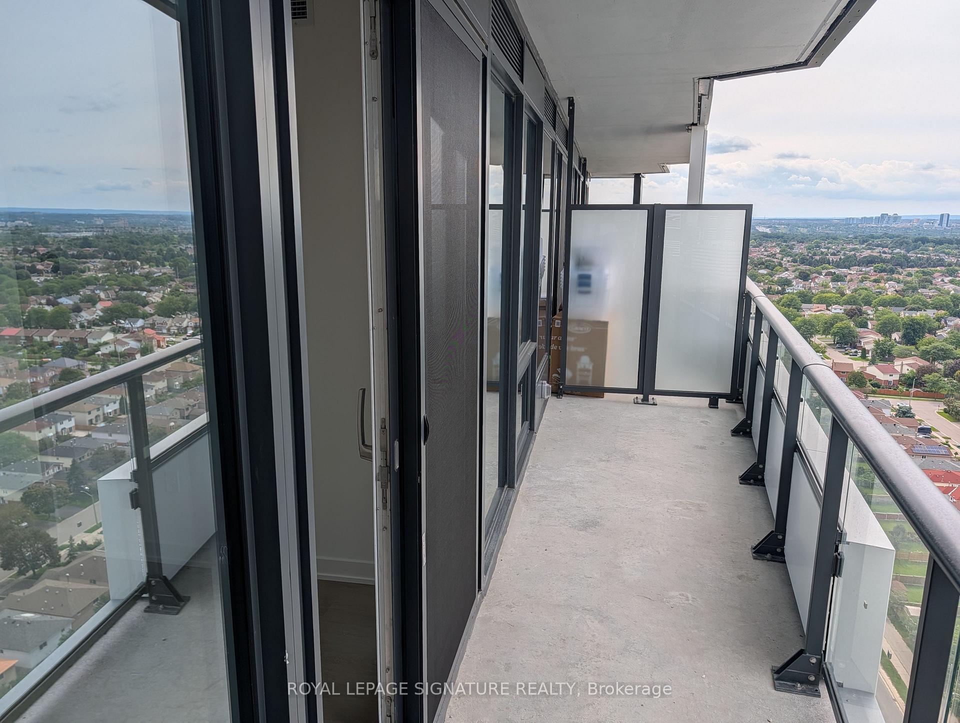 Front of Unit 2204, 448 Burnhamthorpe Road W