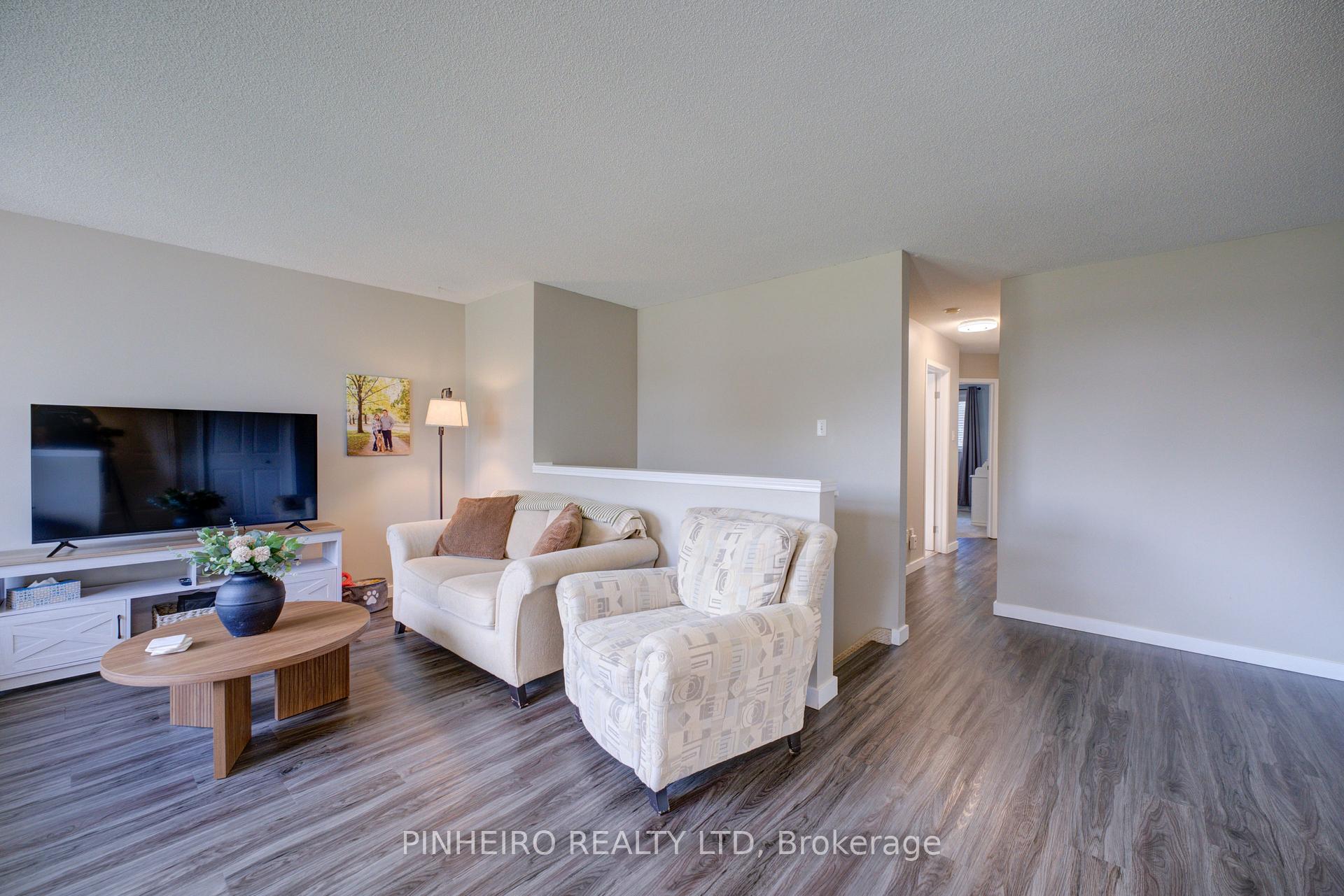 Photo 4 of 42 Hickory Boulevard W, Strathroy-Caradoc, SE — HOMEH