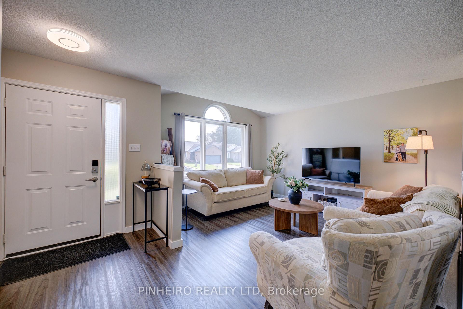 Photo 5 of 42 Hickory Boulevard W, Strathroy-Caradoc, SE — HOMEH
