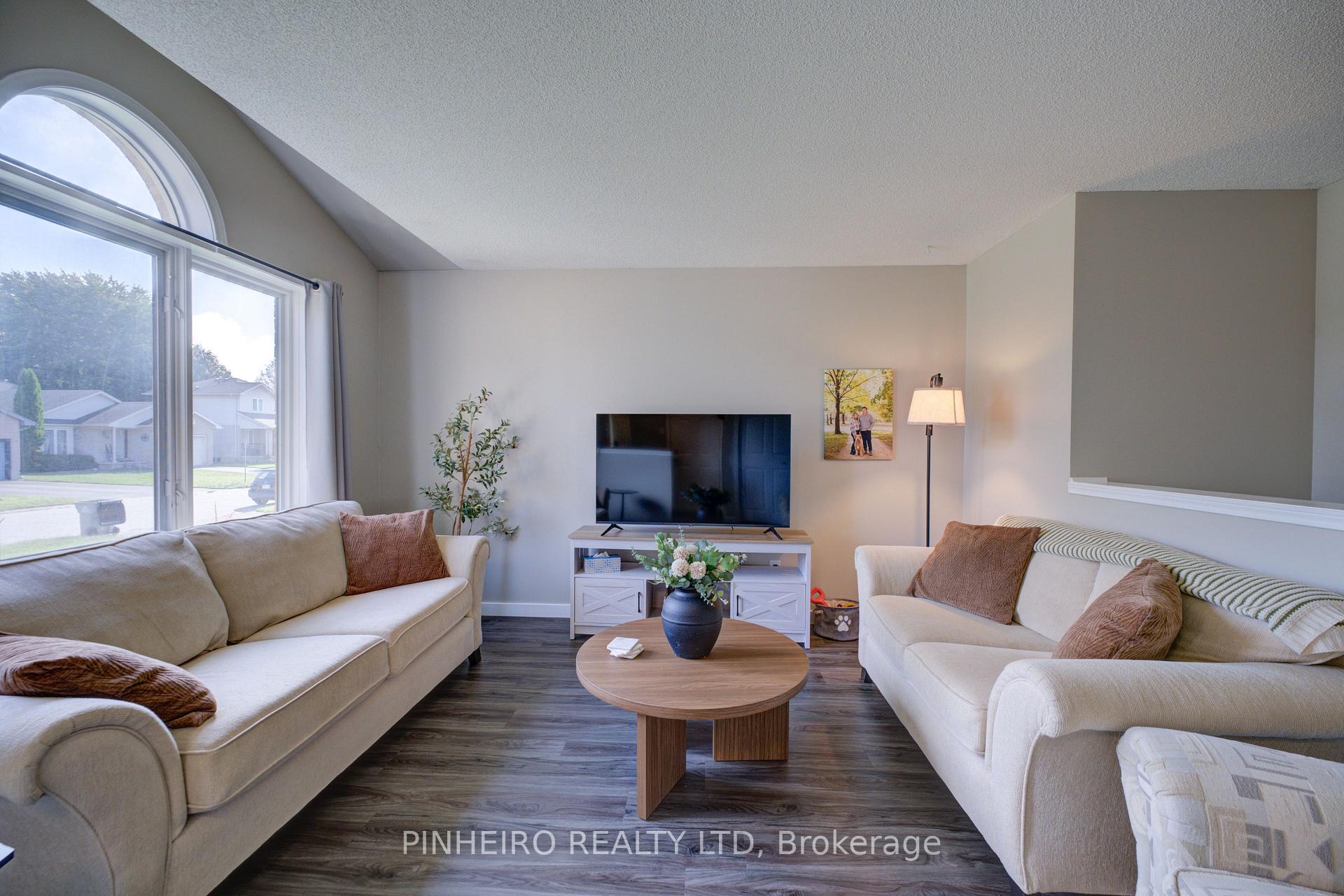Photo 6 of 42 Hickory Boulevard W, Strathroy-Caradoc, SE — HOMEH