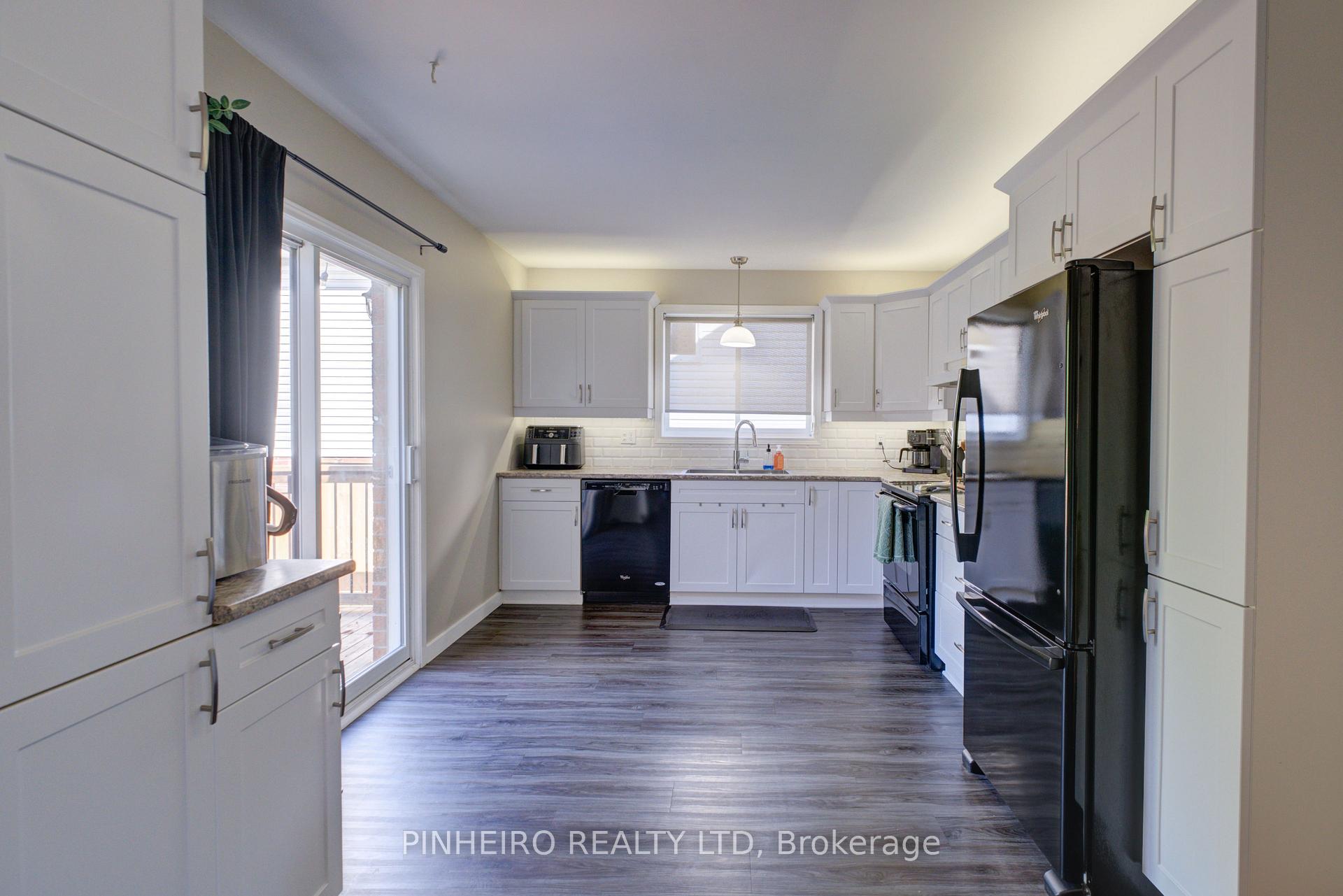 Photo 9 of 42 Hickory Boulevard W, Strathroy-Caradoc, SE — HOMEH