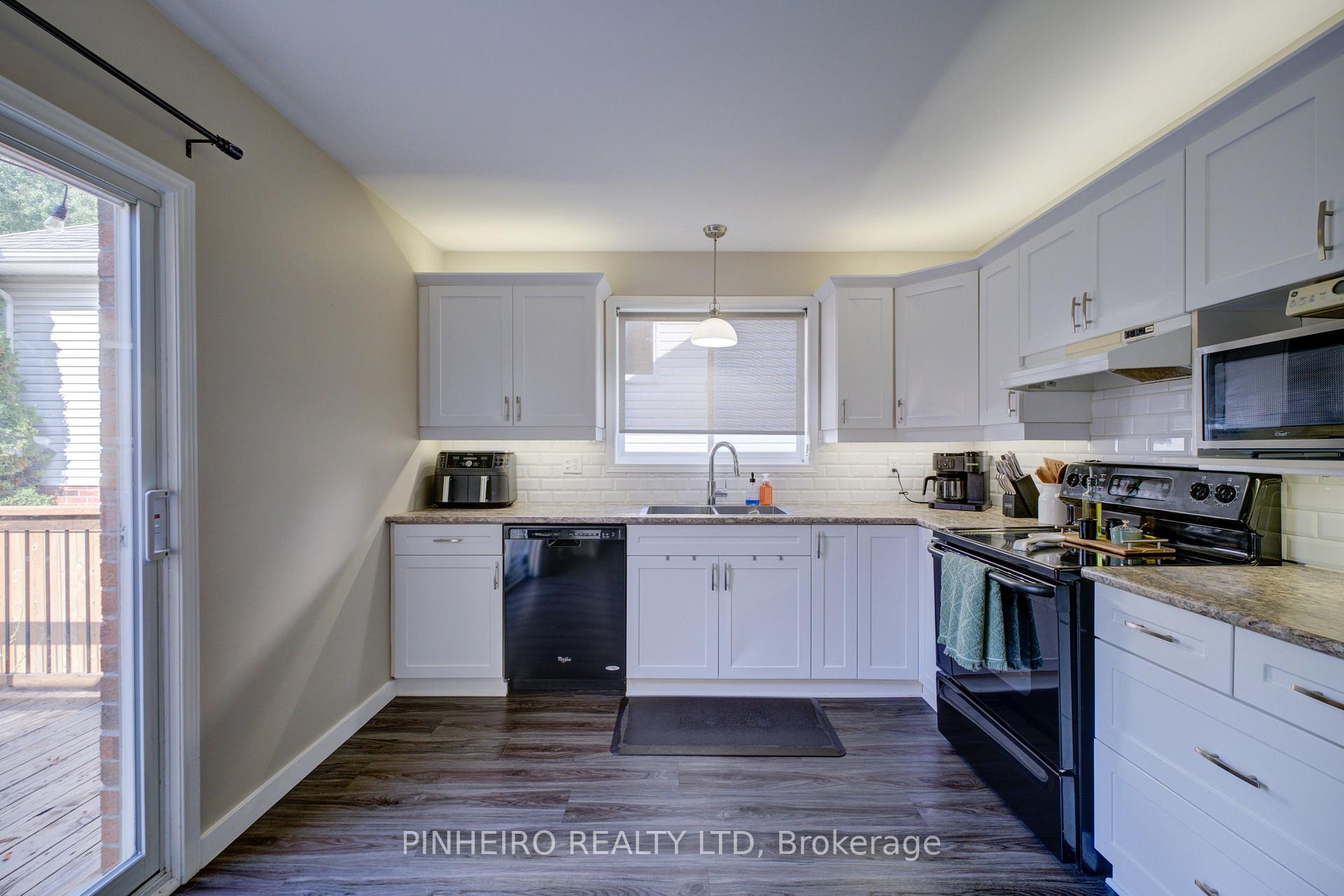 Photo 10 of 42 Hickory Boulevard W, Strathroy-Caradoc, SE — HOMEH