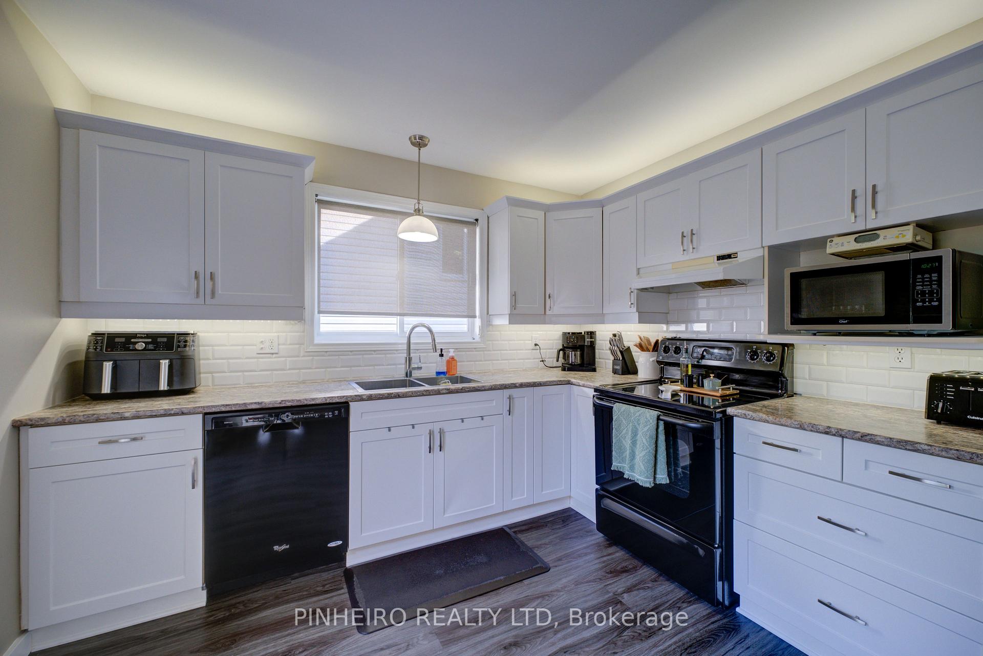 Photo 11 of 42 Hickory Boulevard W, Strathroy-Caradoc, SE — HOMEH