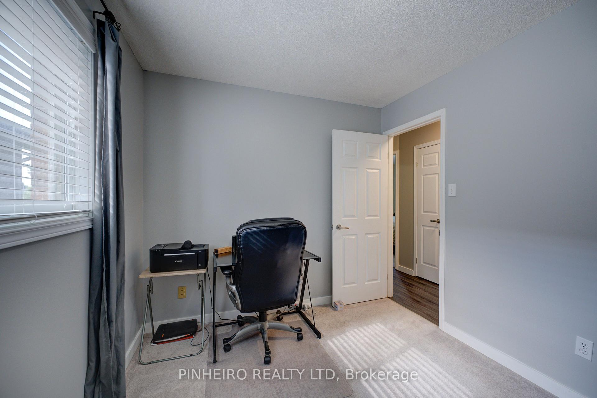Photo 21 of 42 Hickory Boulevard W, Strathroy-Caradoc, SE — HOMEH