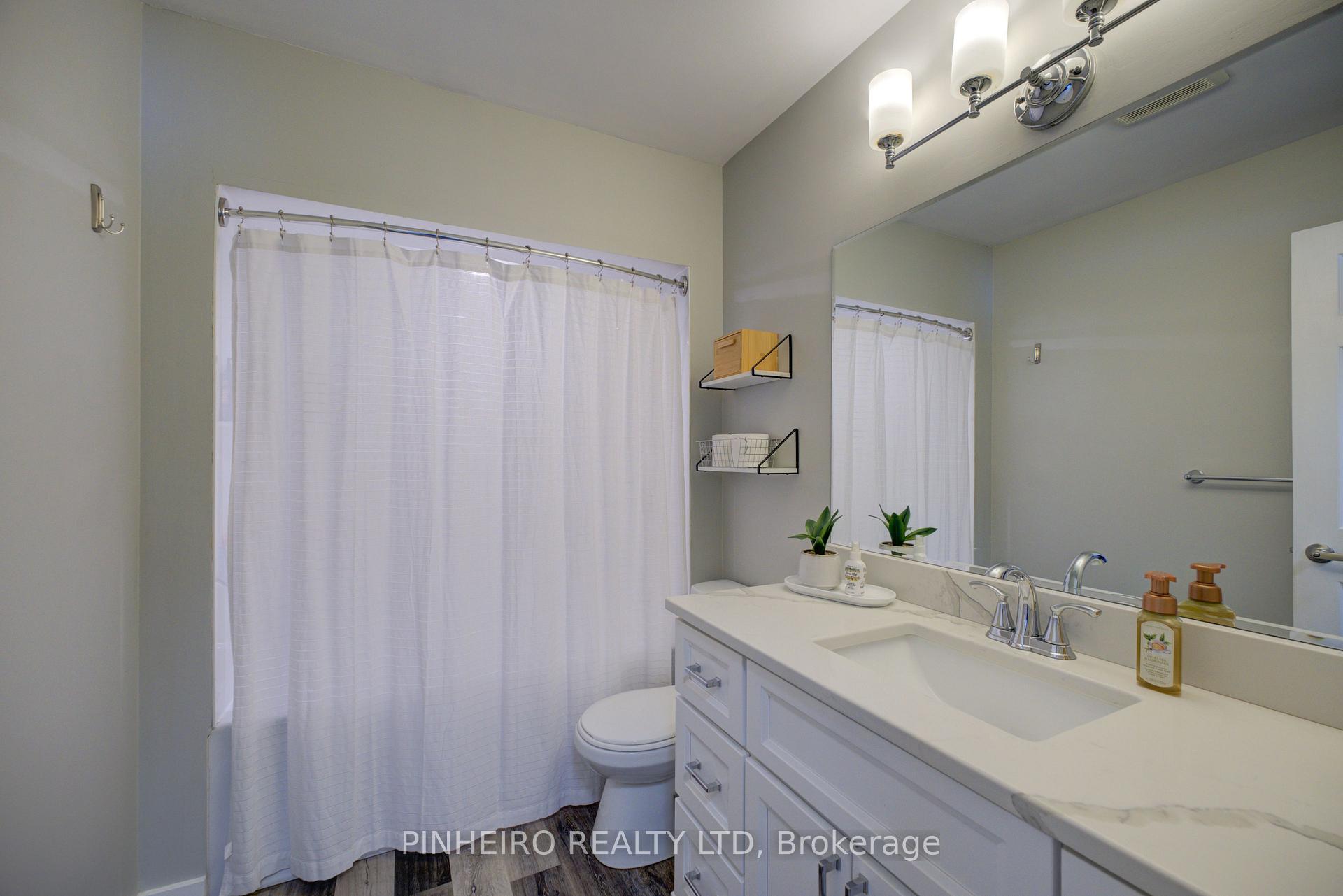Photo 22 of 42 Hickory Boulevard W, Strathroy-Caradoc, SE — HOMEH