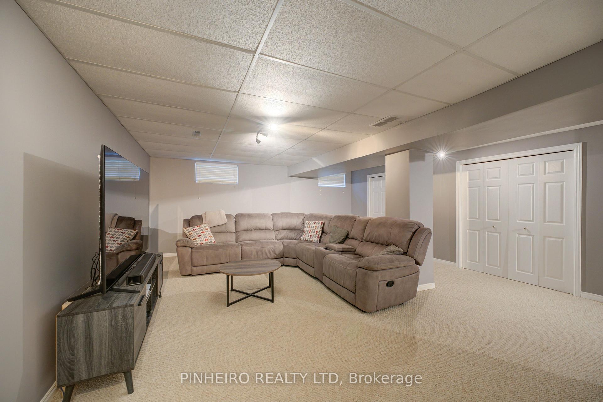 Photo 25 of 42 Hickory Boulevard W, Strathroy-Caradoc, SE — HOMEH