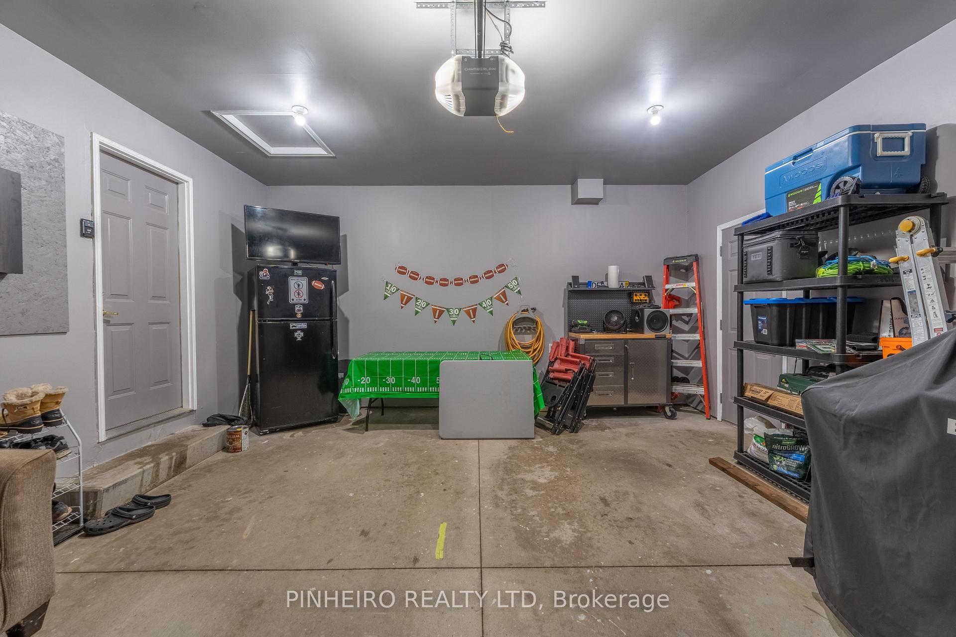 Photo 34 of 42 Hickory Boulevard W, Strathroy-Caradoc, SE — HOMEH