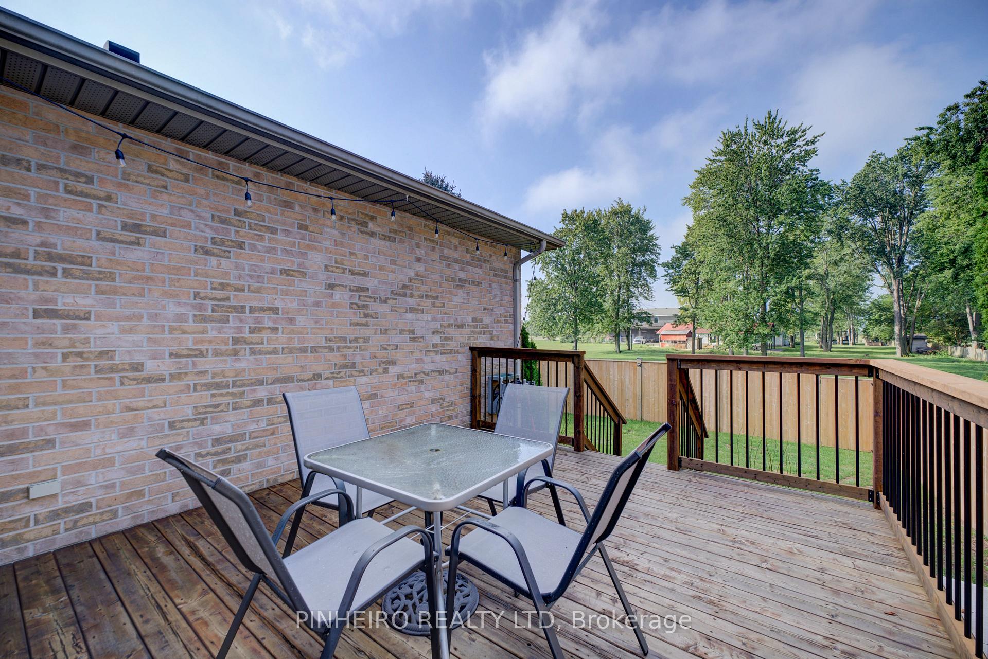 Photo 39 of 42 Hickory Boulevard W, Strathroy-Caradoc, SE — HOMEH
