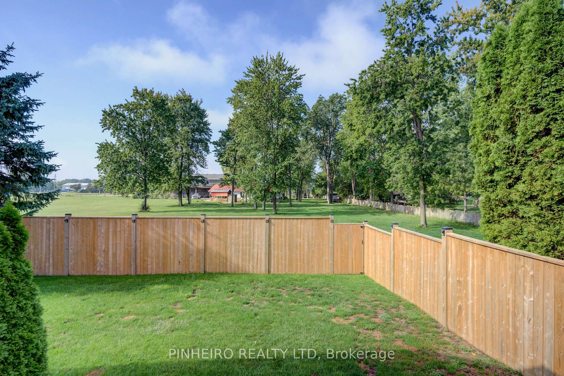 Photo 3 of 42 Hickory Boulevard W, Strathroy-Caradoc, SE — HOMEH