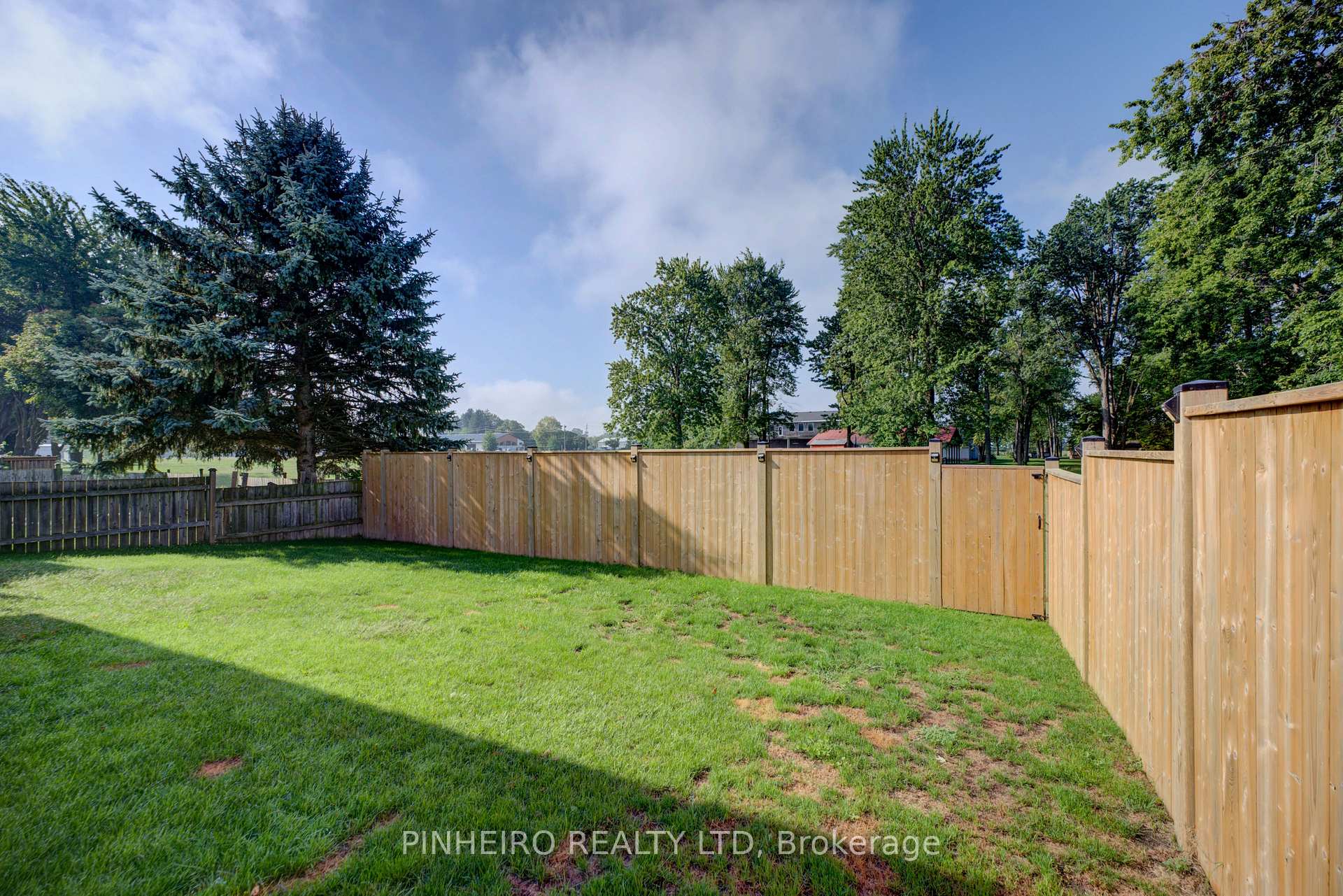 Photo 40 of 42 Hickory Boulevard W, Strathroy-Caradoc, SE — HOMEH