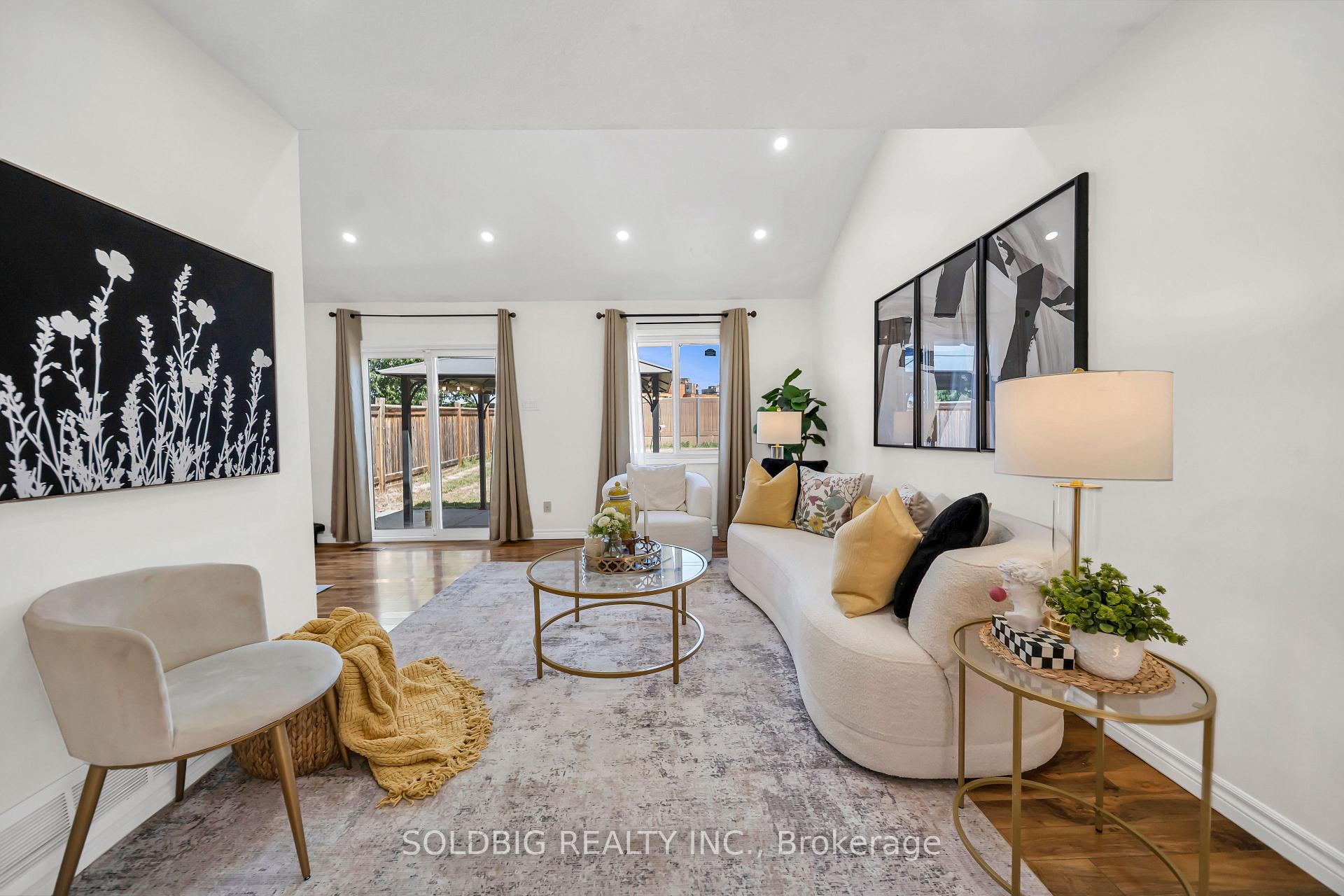Photo 3 of 76 Banting Crescent, Brampton, Fletcher's West — HOMEH
