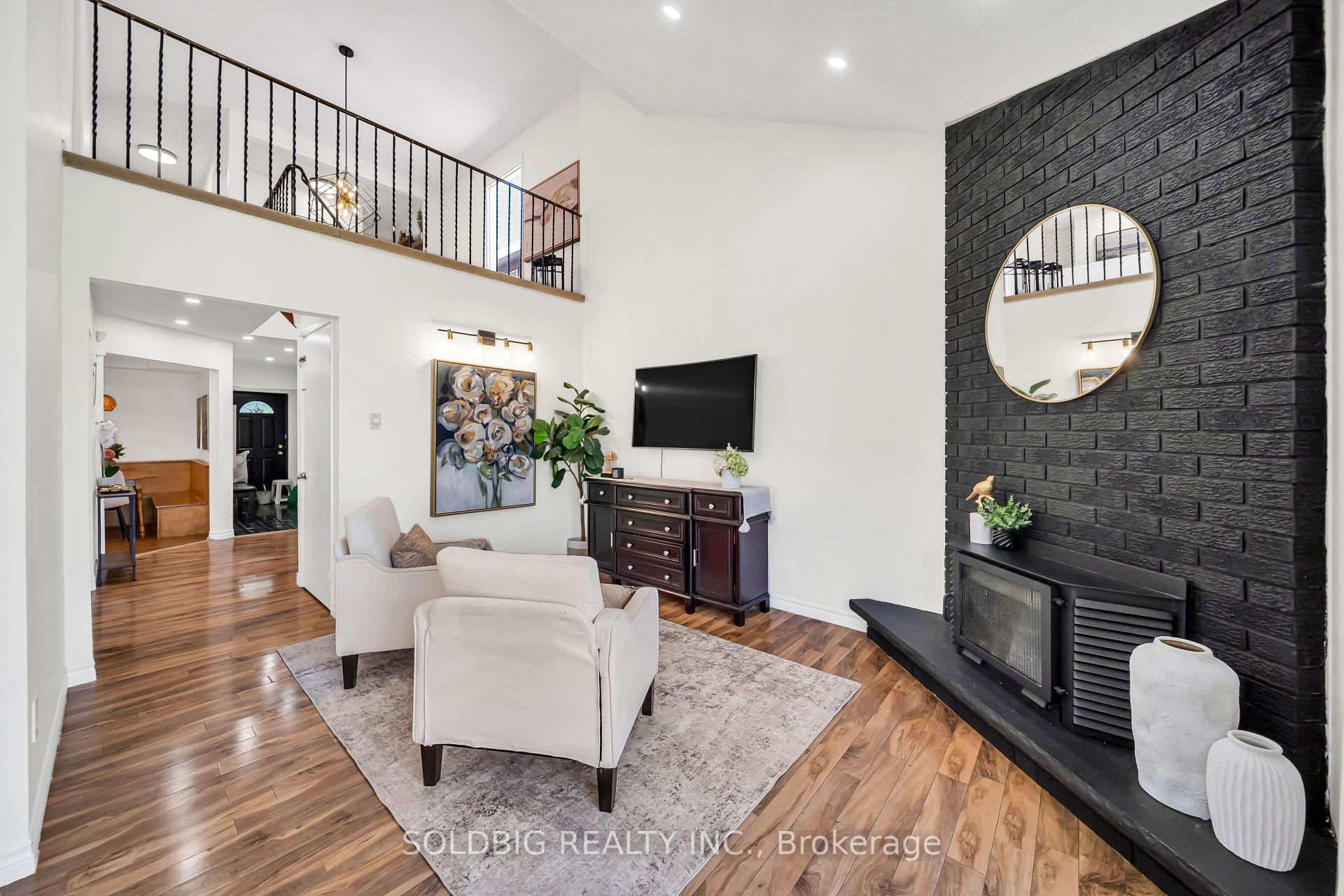 Photo 4 of 76 Banting Crescent, Brampton, Fletcher's West — HOMEH