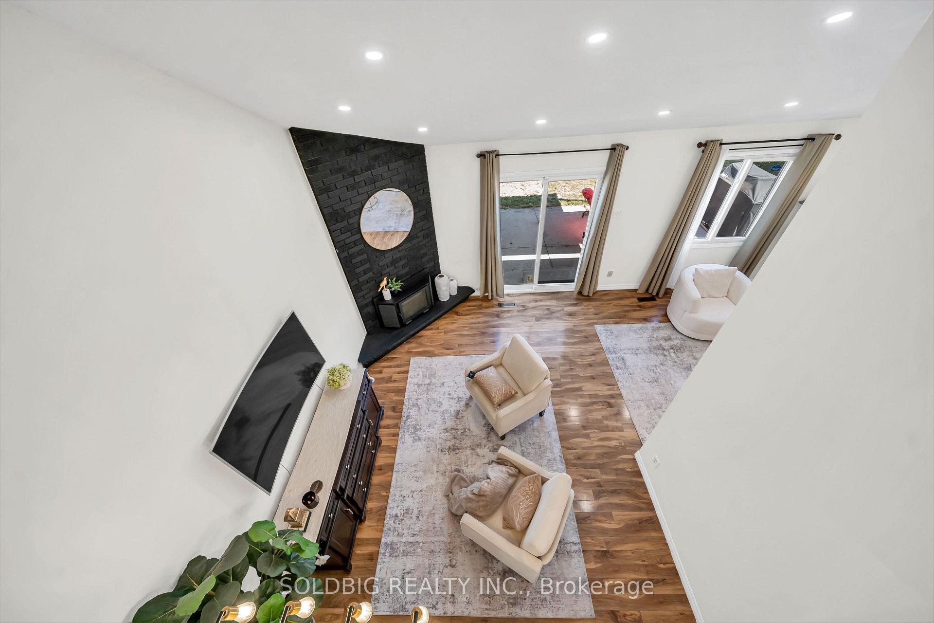 Photo 7 of 76 Banting Crescent, Brampton, Fletcher's West — HOMEH