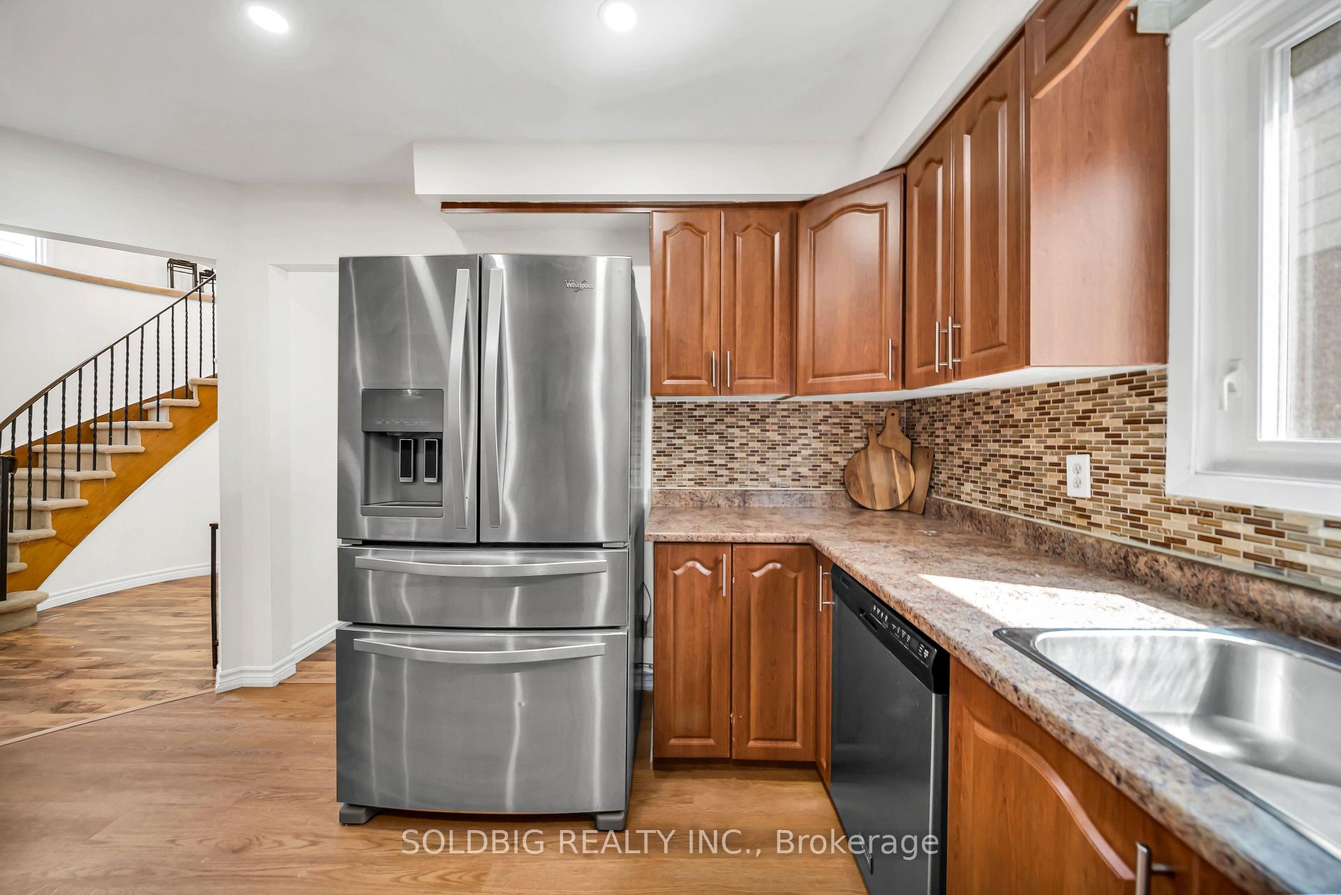 Photo 10 of 76 Banting Crescent, Brampton, Fletcher's West — HOMEH