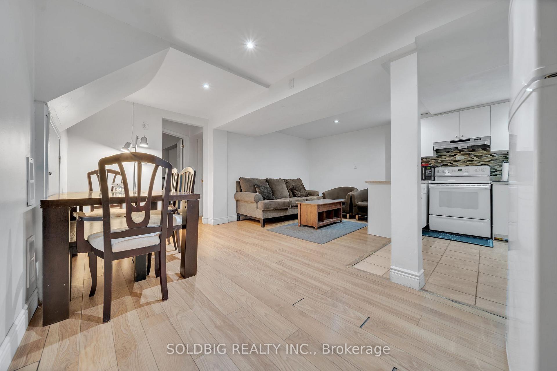 Photo 26 of 76 Banting Crescent, Brampton, Fletcher's West — HOMEH