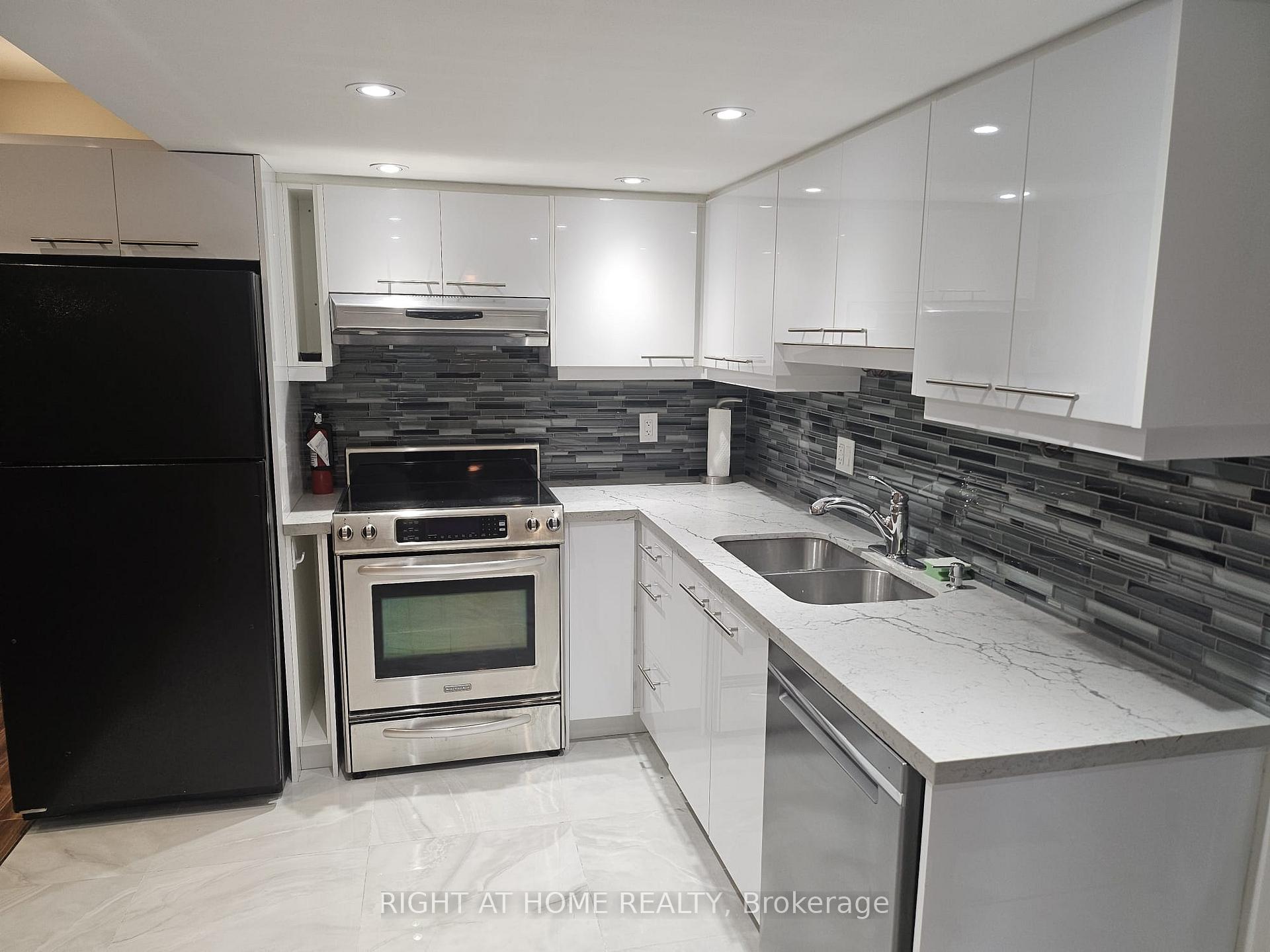 Photo 4 of Unit Basement, 58 Stemmle Drive, Aurora, Aurora Highlands — HOMEH