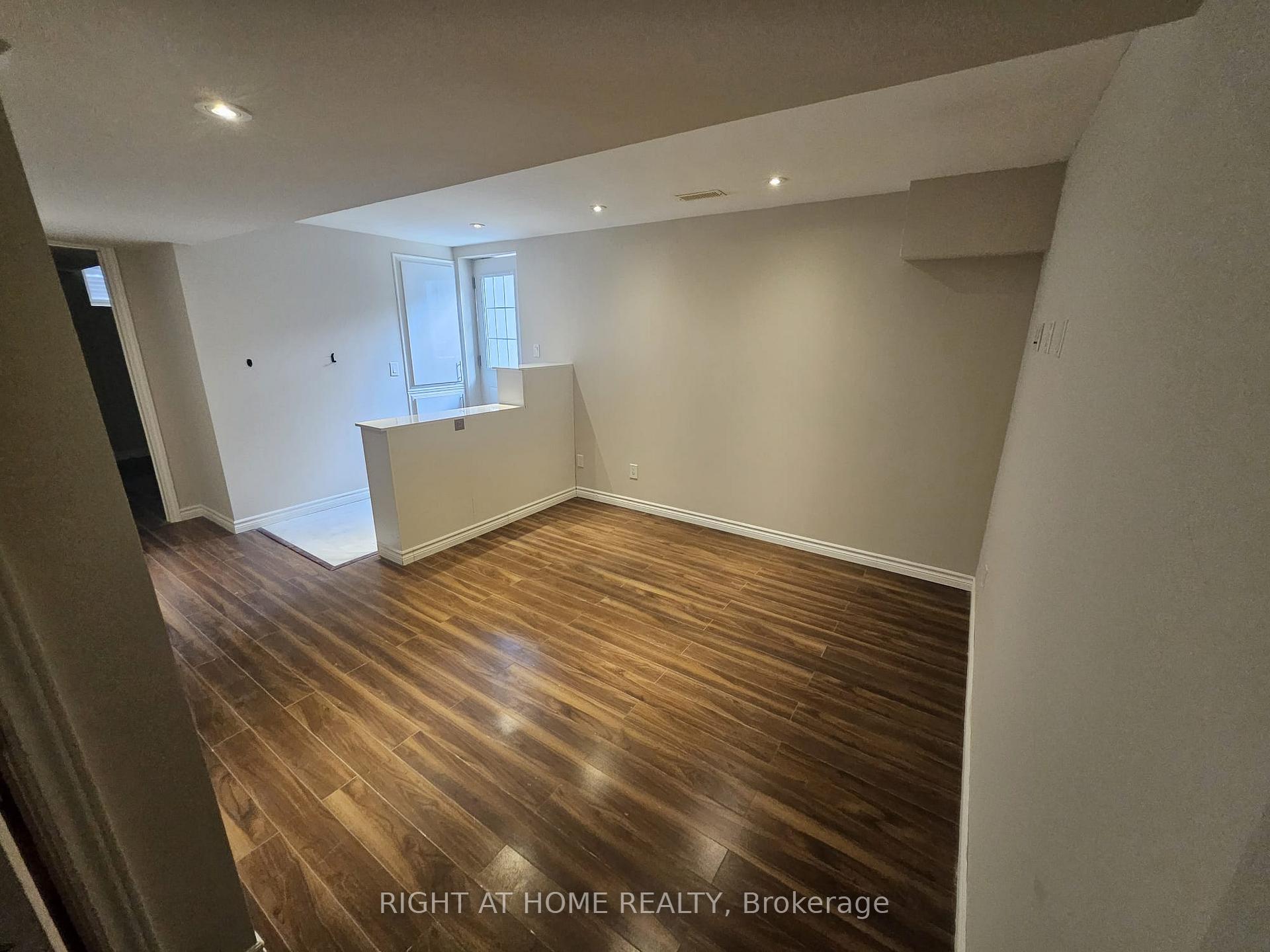Photo 11 of Unit Basement, 58 Stemmle Drive, Aurora, Aurora Highlands — HOMEH