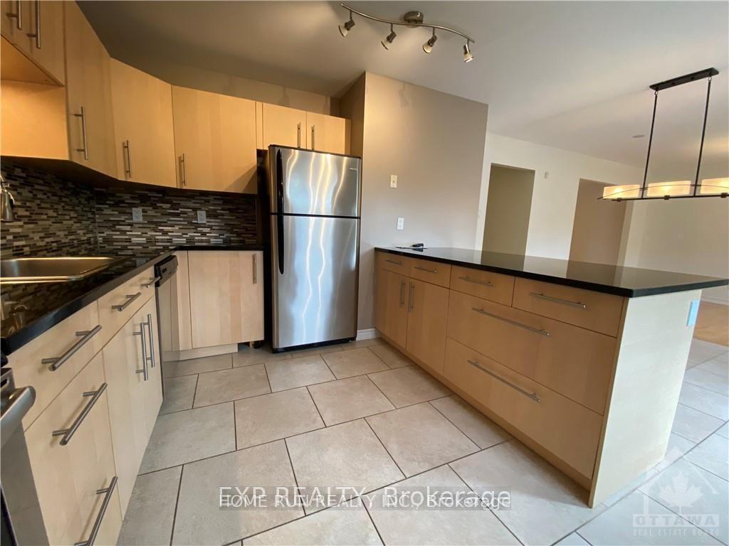 Photo 10 of 34 Brockington Crescent, Ottawa, Tanglewood — HOMEH