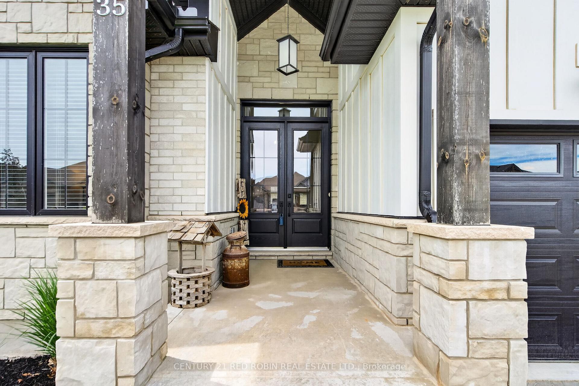 Photo 2 of 35 Elliot Street, Strathroy-Caradoc, SE — HOMEH