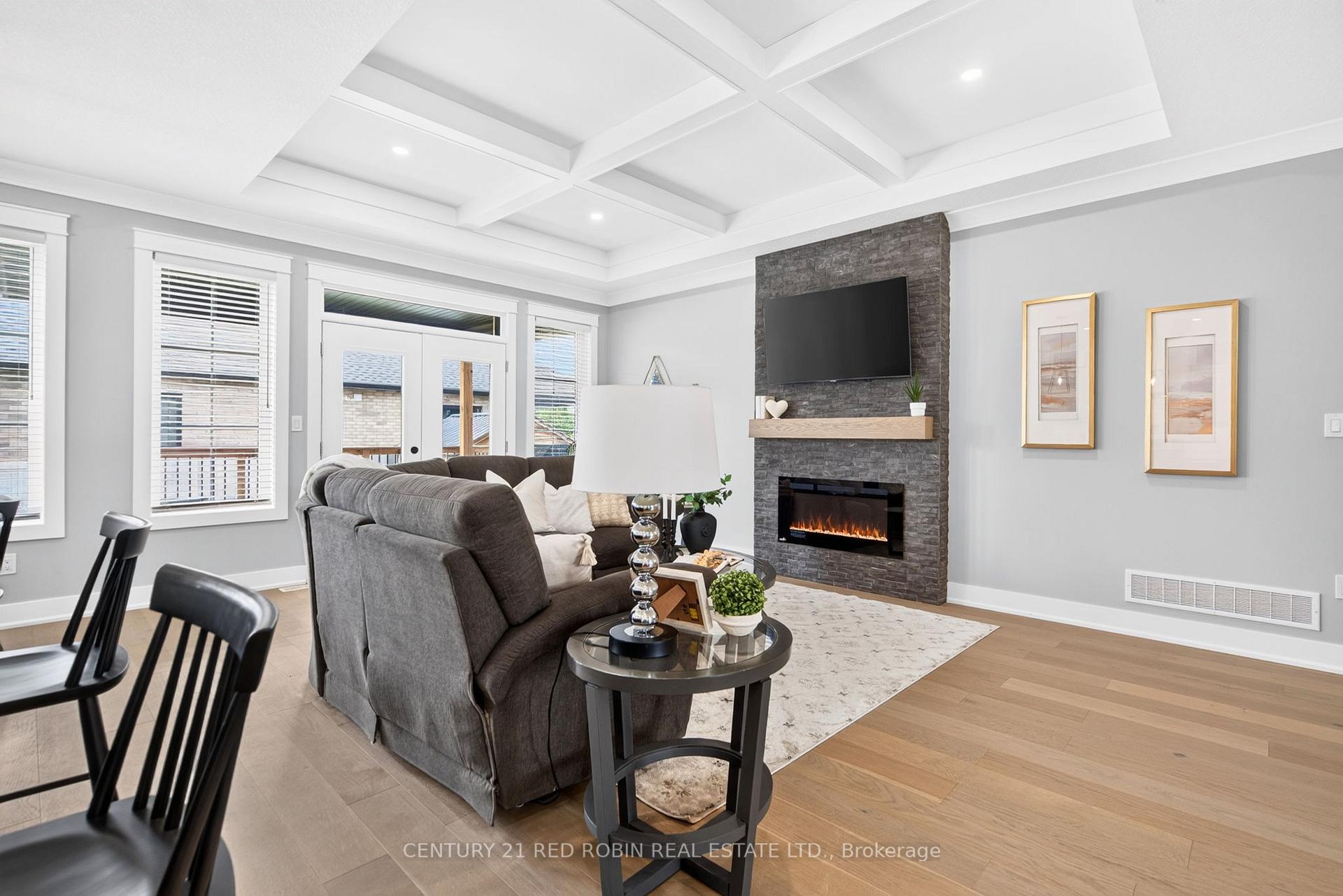 Photo 6 of 35 Elliot Street, Strathroy-Caradoc, SE — HOMEH